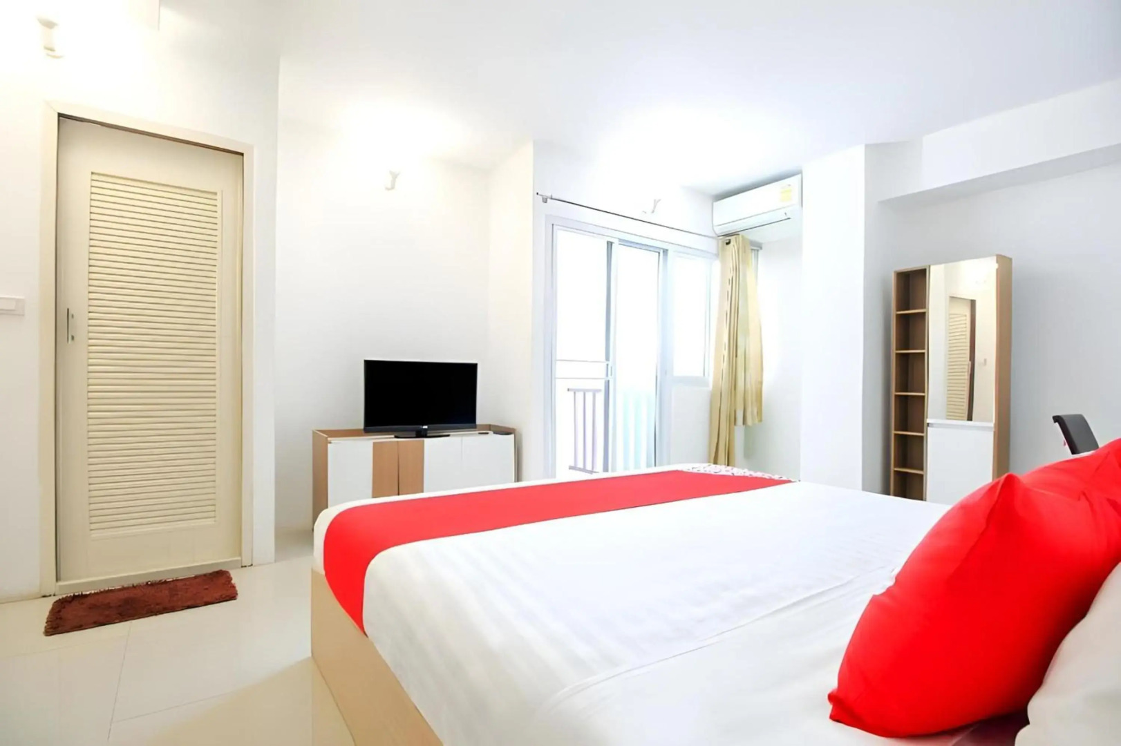 Capital O 411 Grandview Condo 15