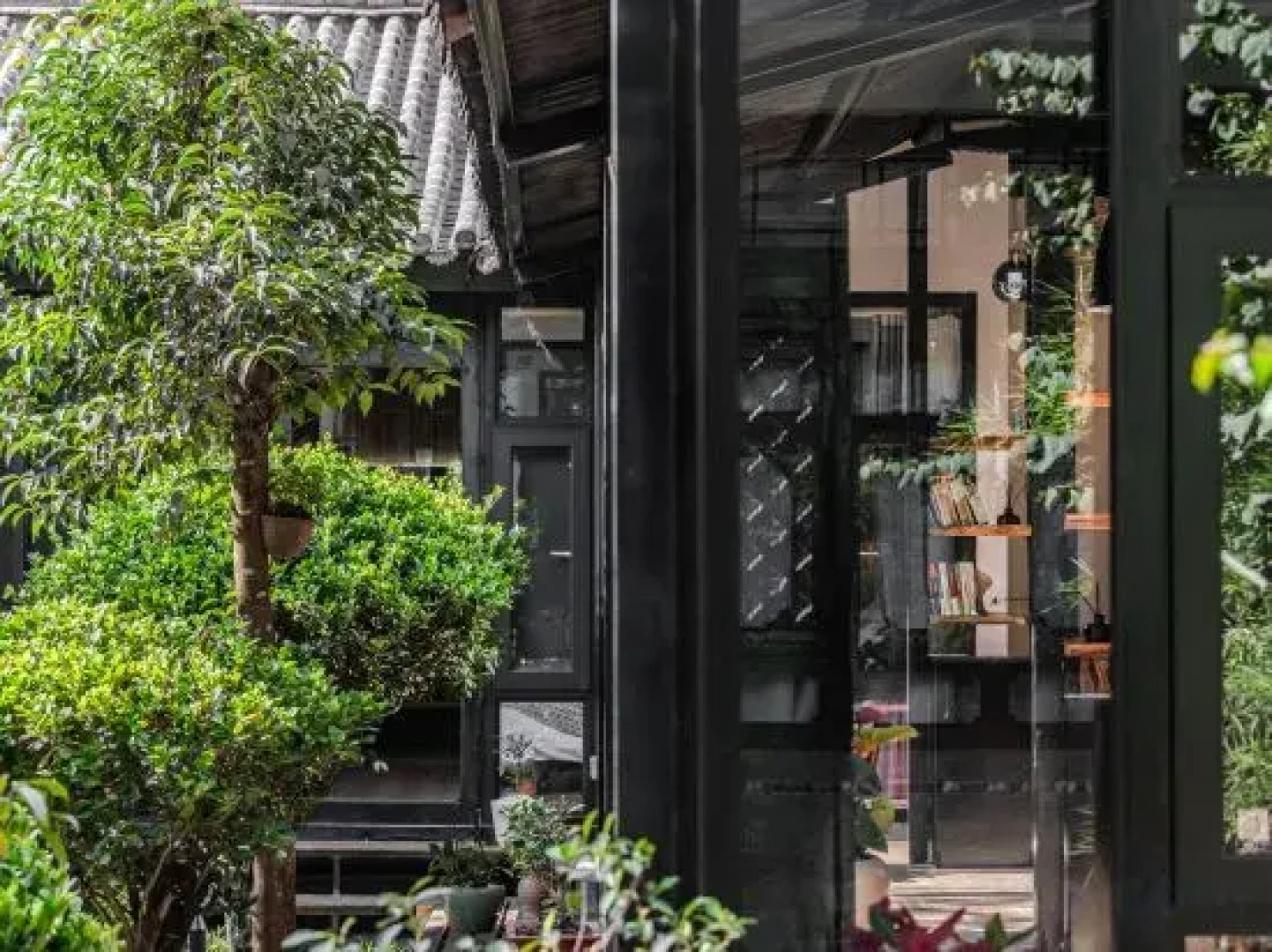 Shenjun Chinese Inn (Weishan Ancient City Xinggong Tower)