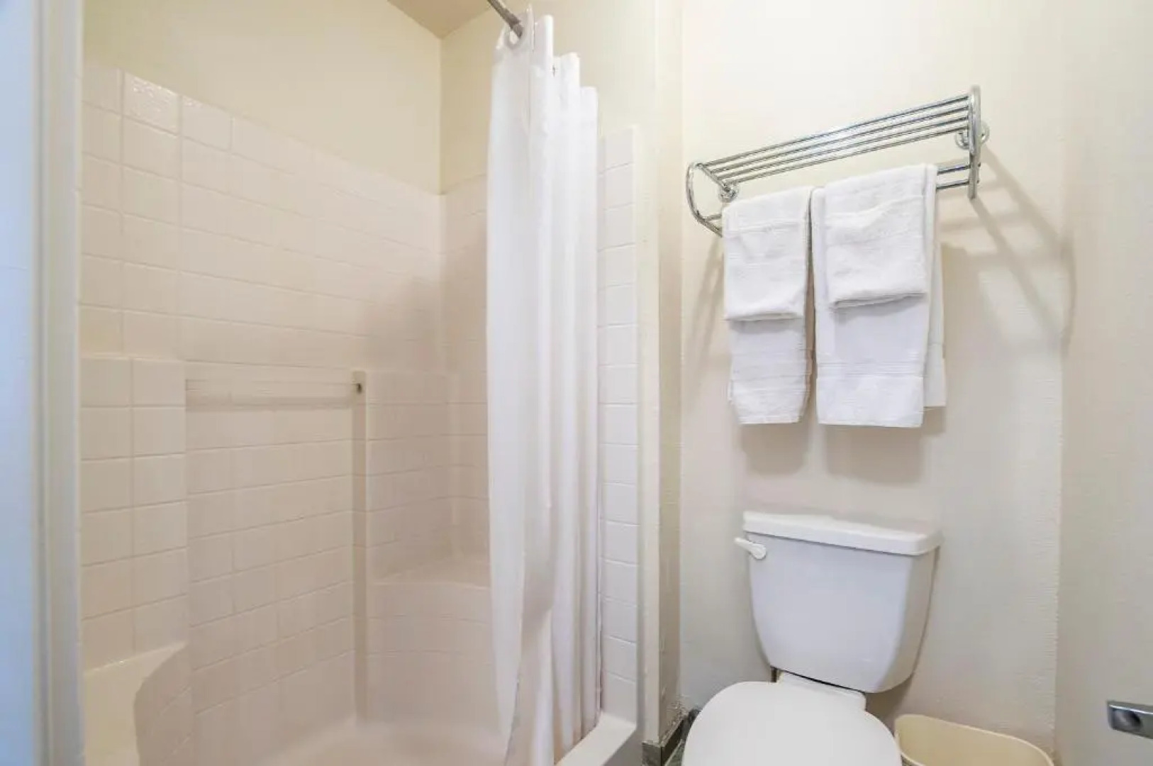 Sierra Vista studio apartment with full kitchen and King Bed