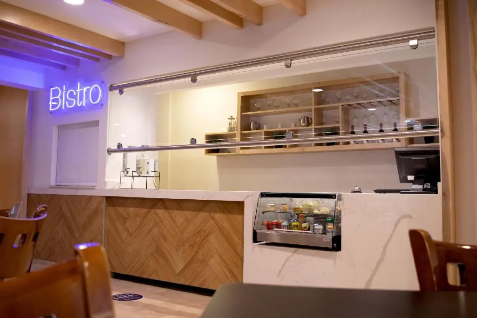 Hotel Mesaluna Near American Consulate