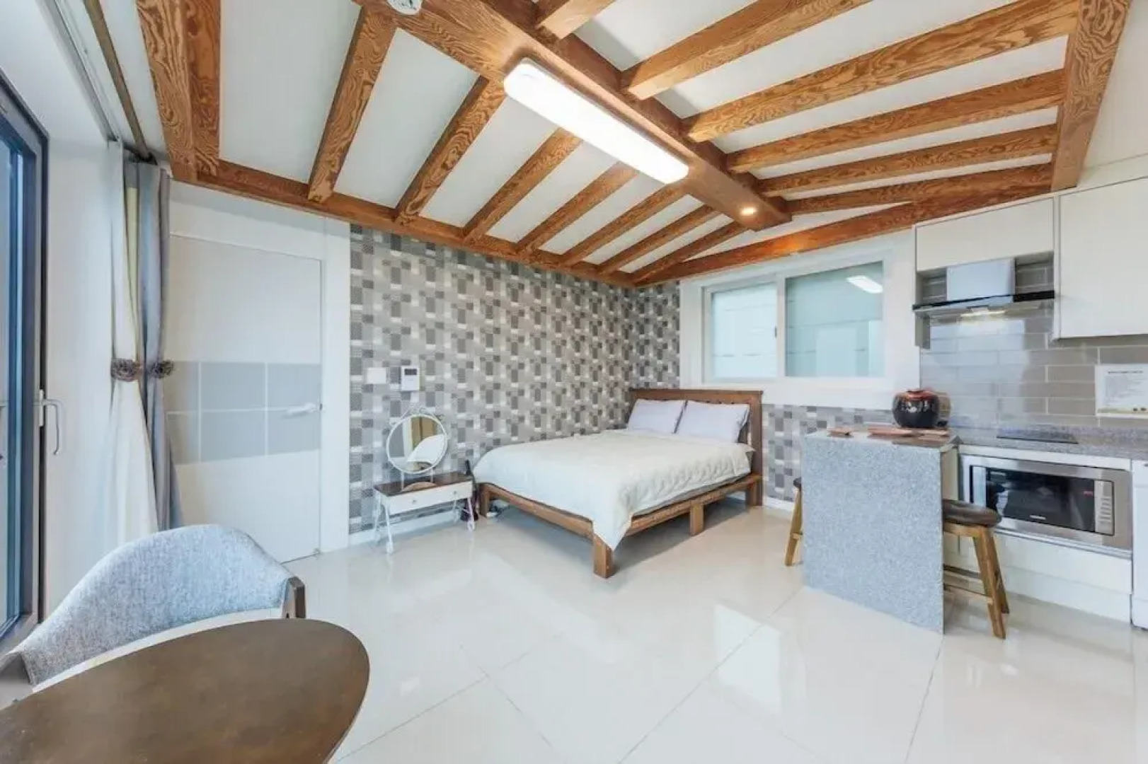 Hayanjip (Blue Road Town Pension