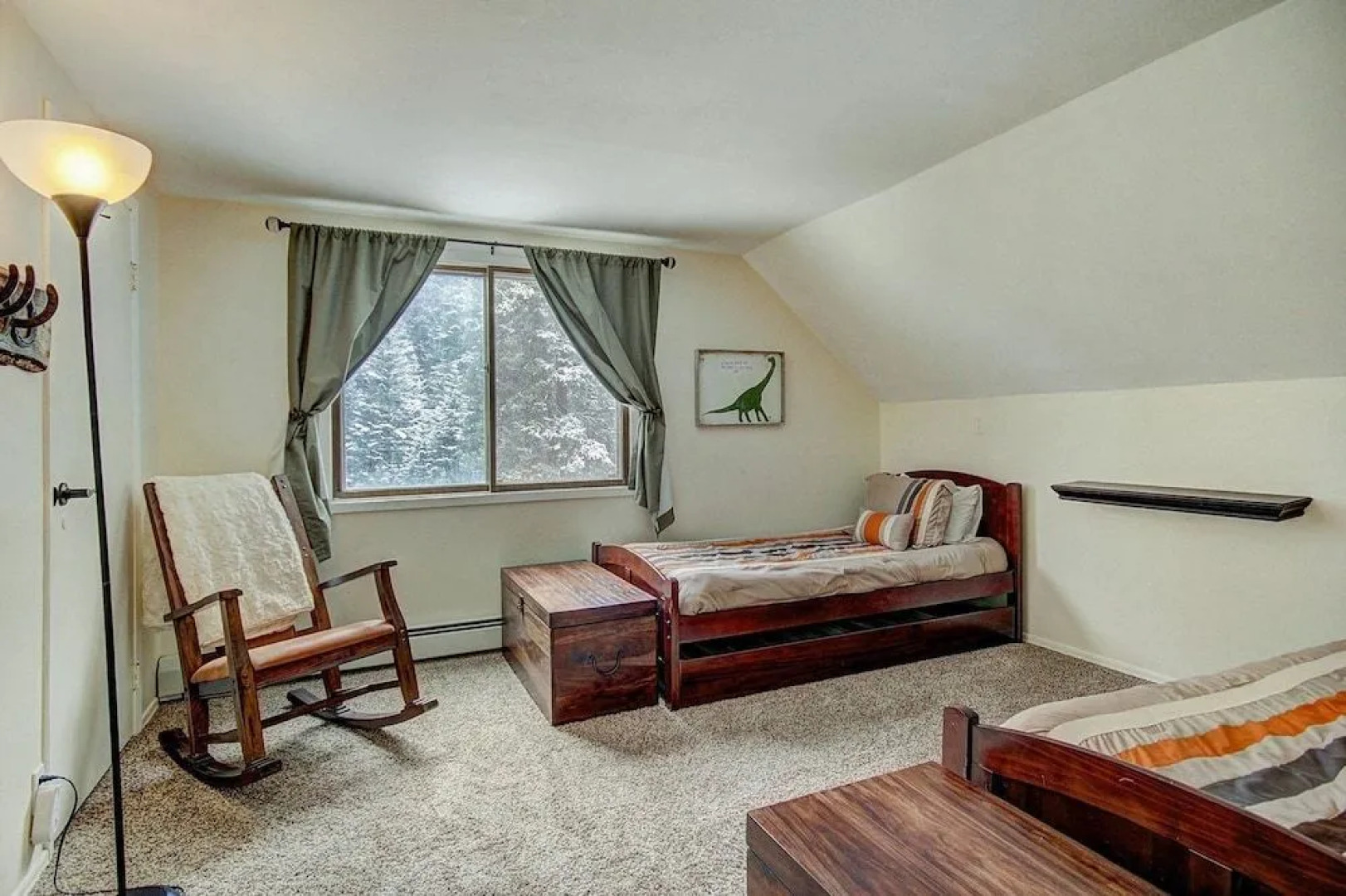 Lazy Dog Lodge 3 Bedroom Home by RedAwning