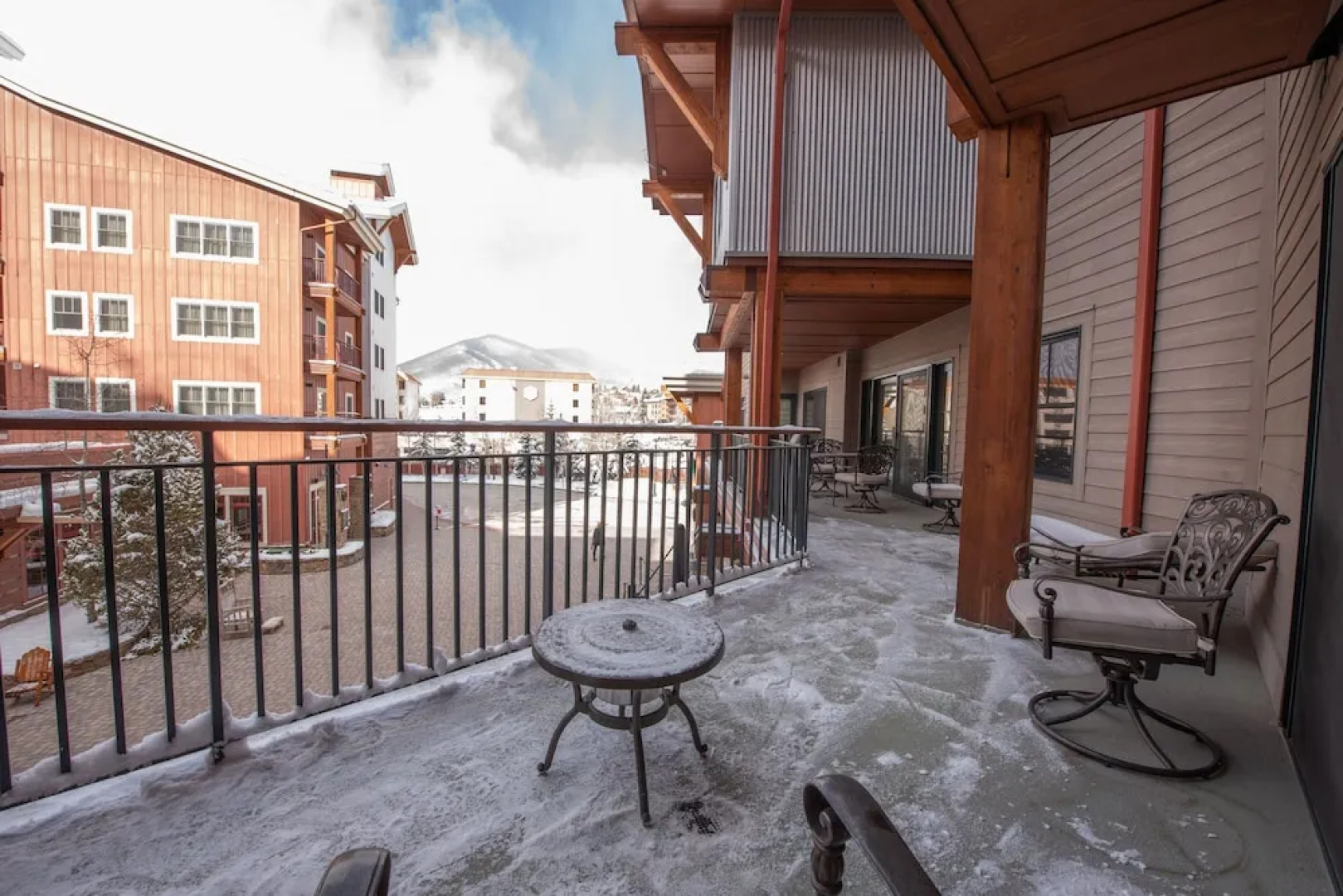 Slopeside Studio Unit With Kitchenette Studio Bedroom Condo - No Cleaning Fee! by RedAwning