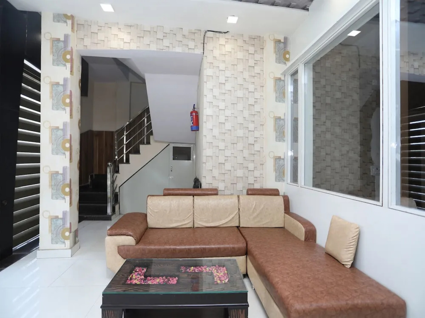OYO 14949 Hotel Shashi Residency