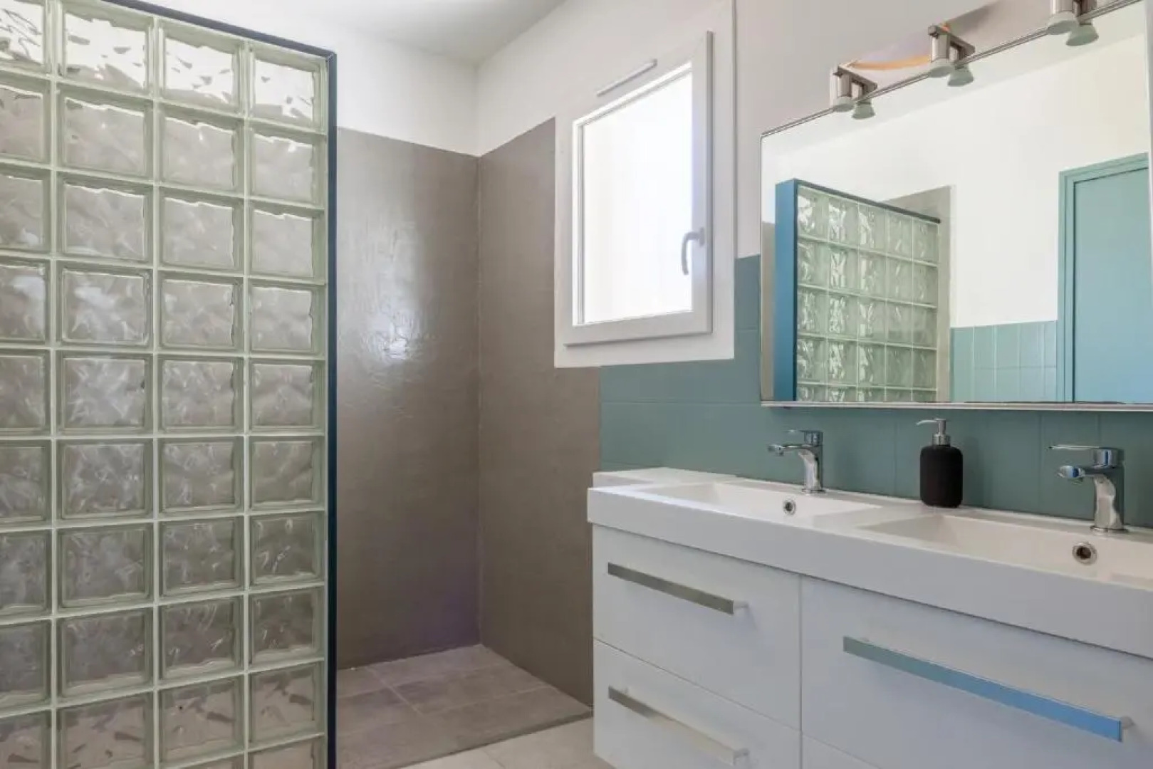 Belle Maison l'agave Contemporaine à 4KM de lourmarin