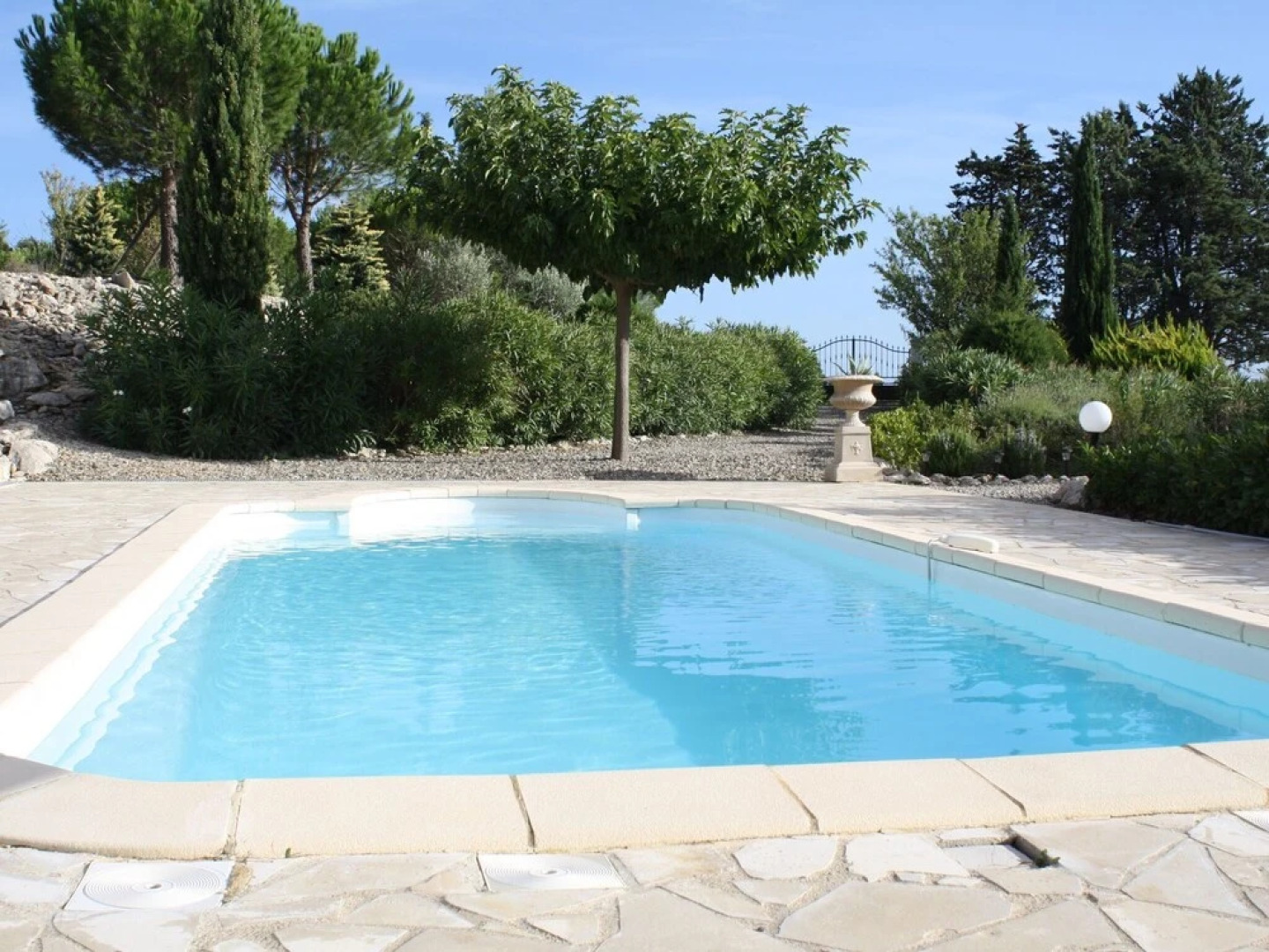 Luxurious Villa in Camplong With Jacuzzi