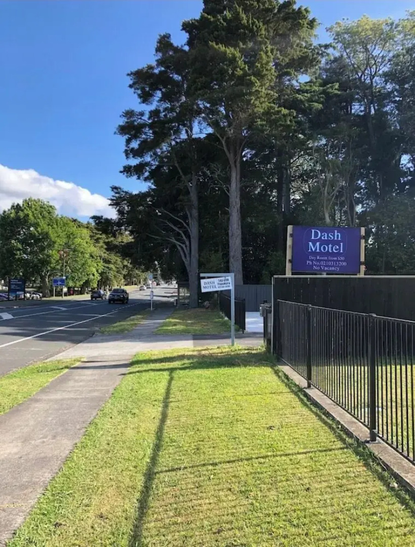 Dash motel