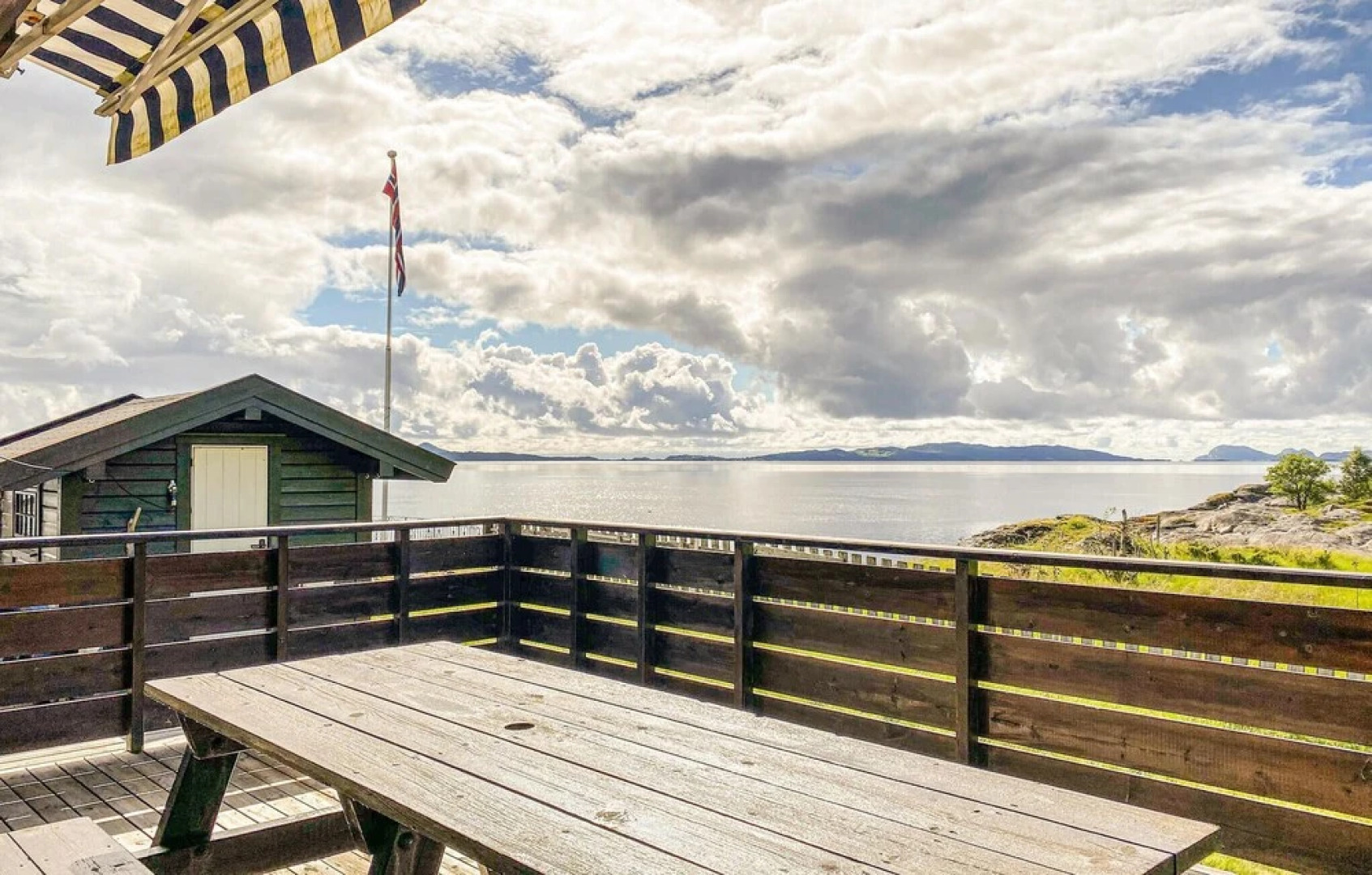 Nice Home in Stavang With 4 Bedrooms