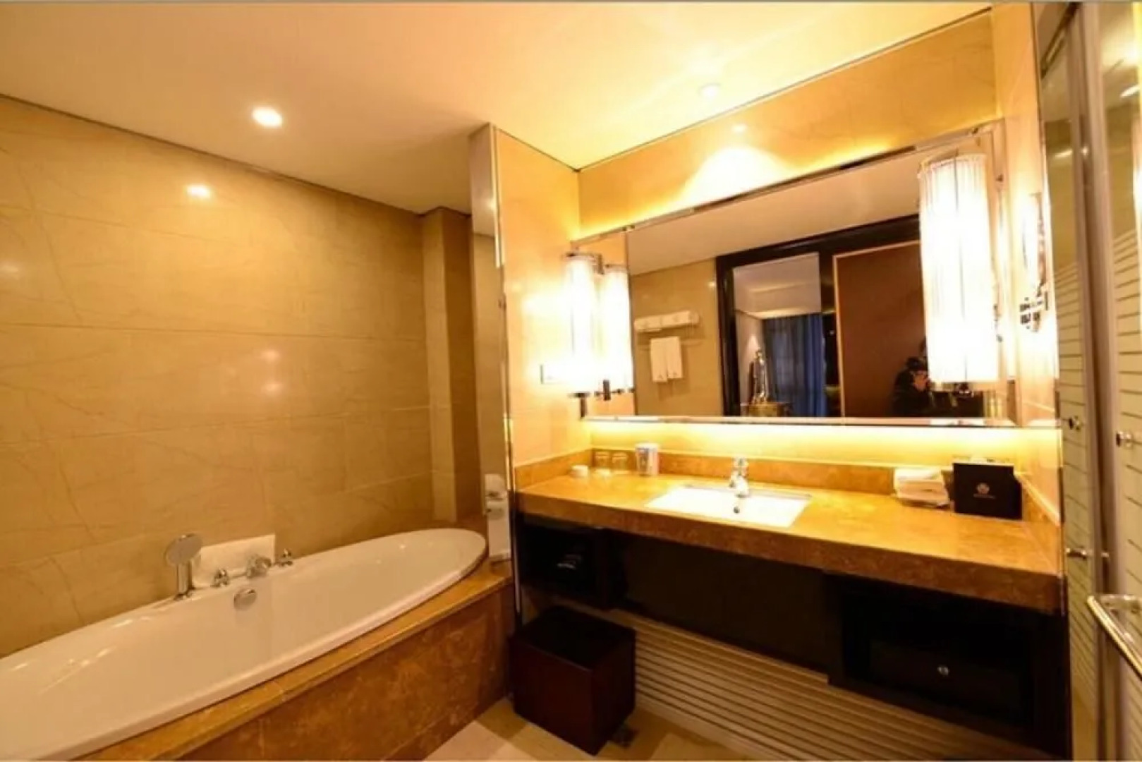 Ramada by Wyndham Luoyang Downtown