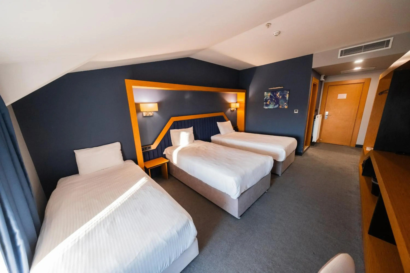 Roof 264 Hotel and Suites