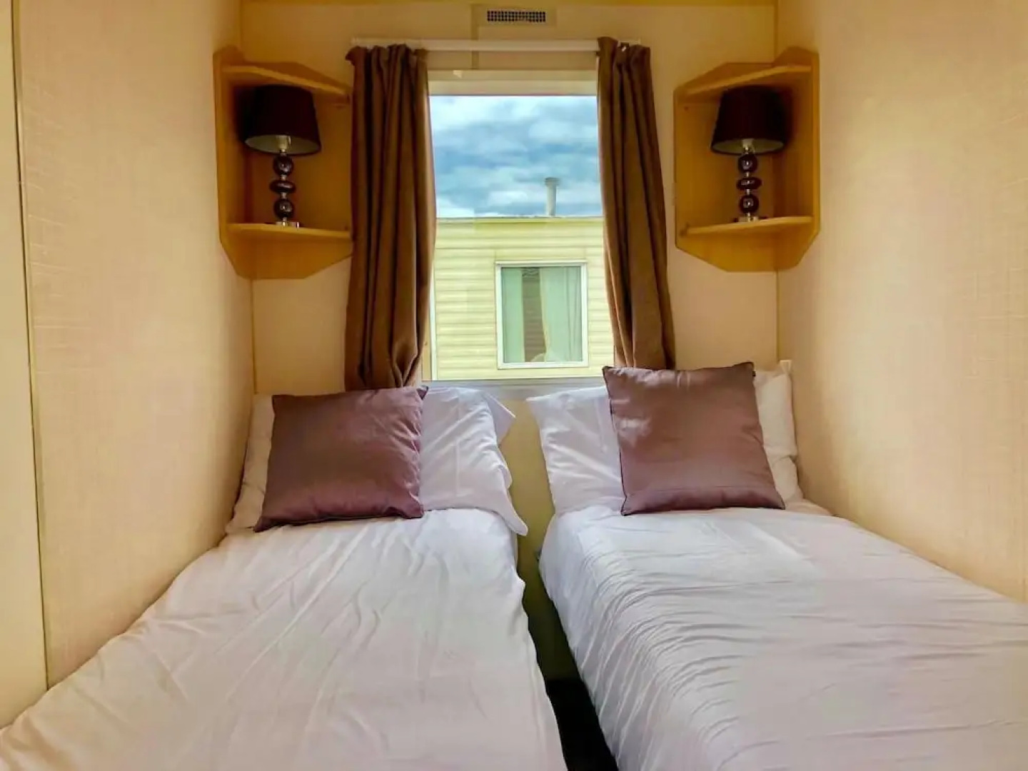 Stunning 3-bed Caravan in Clacton-on-sea