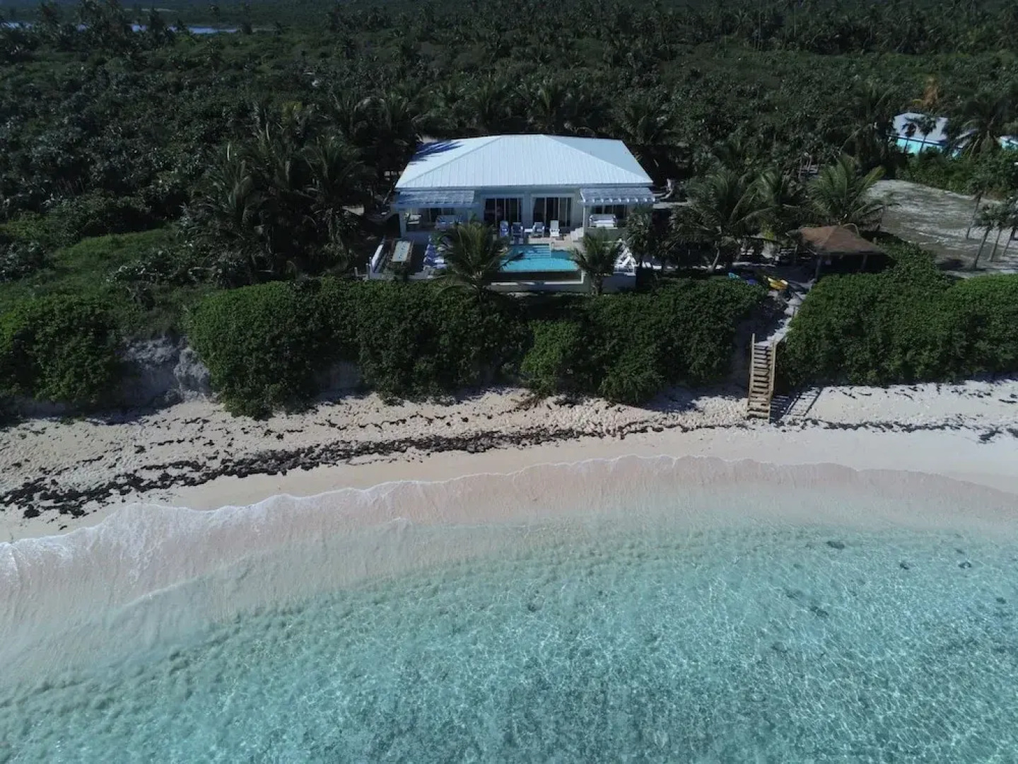 Caribbean Dream: Luxurious Villa With Private Beach Access