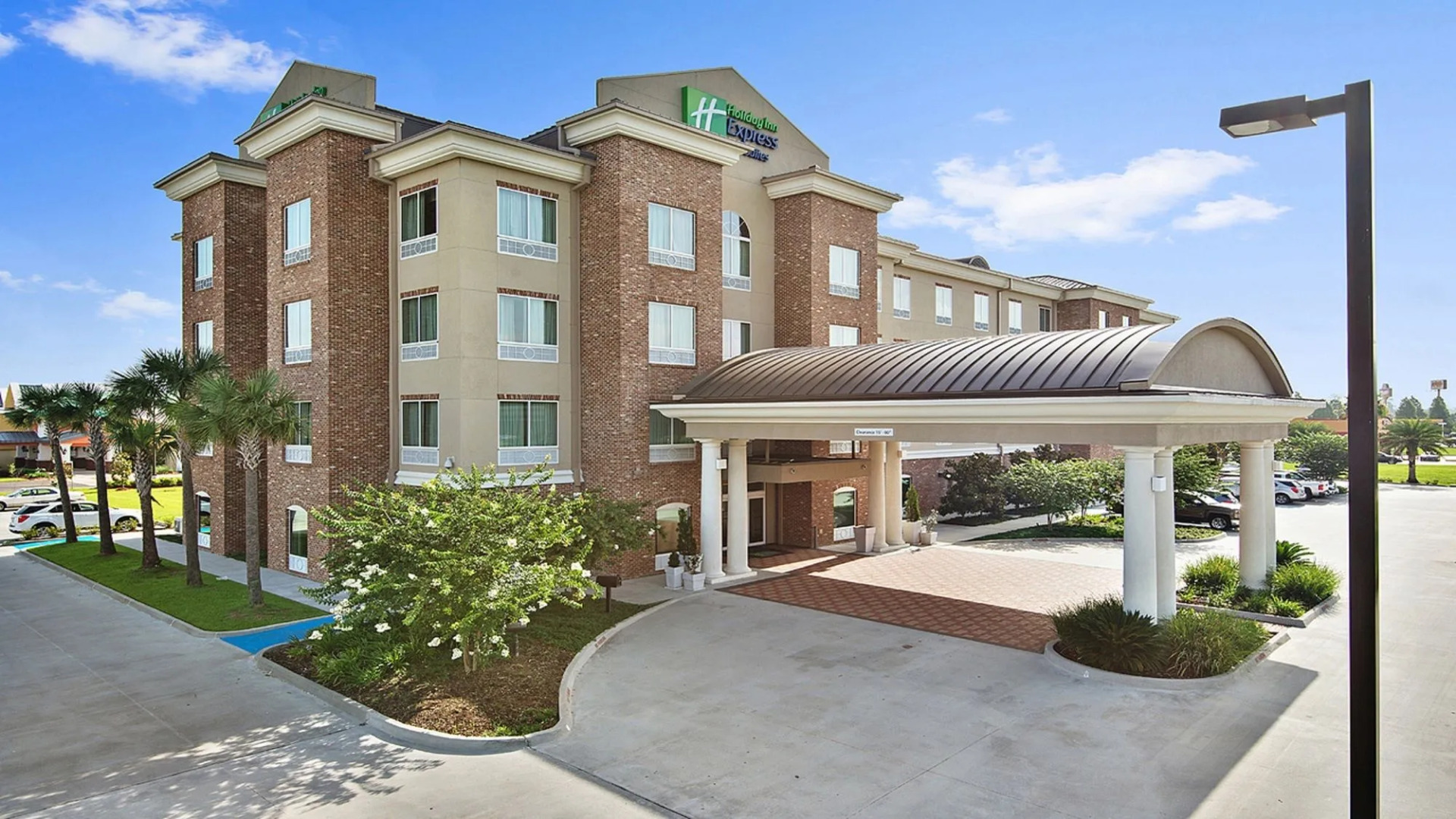 Holiday Inn Express & Suites Gonzales by IHG