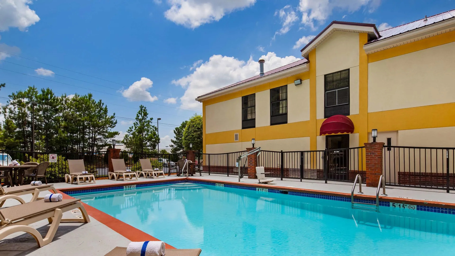 Best Western Hiram Inn & Suites