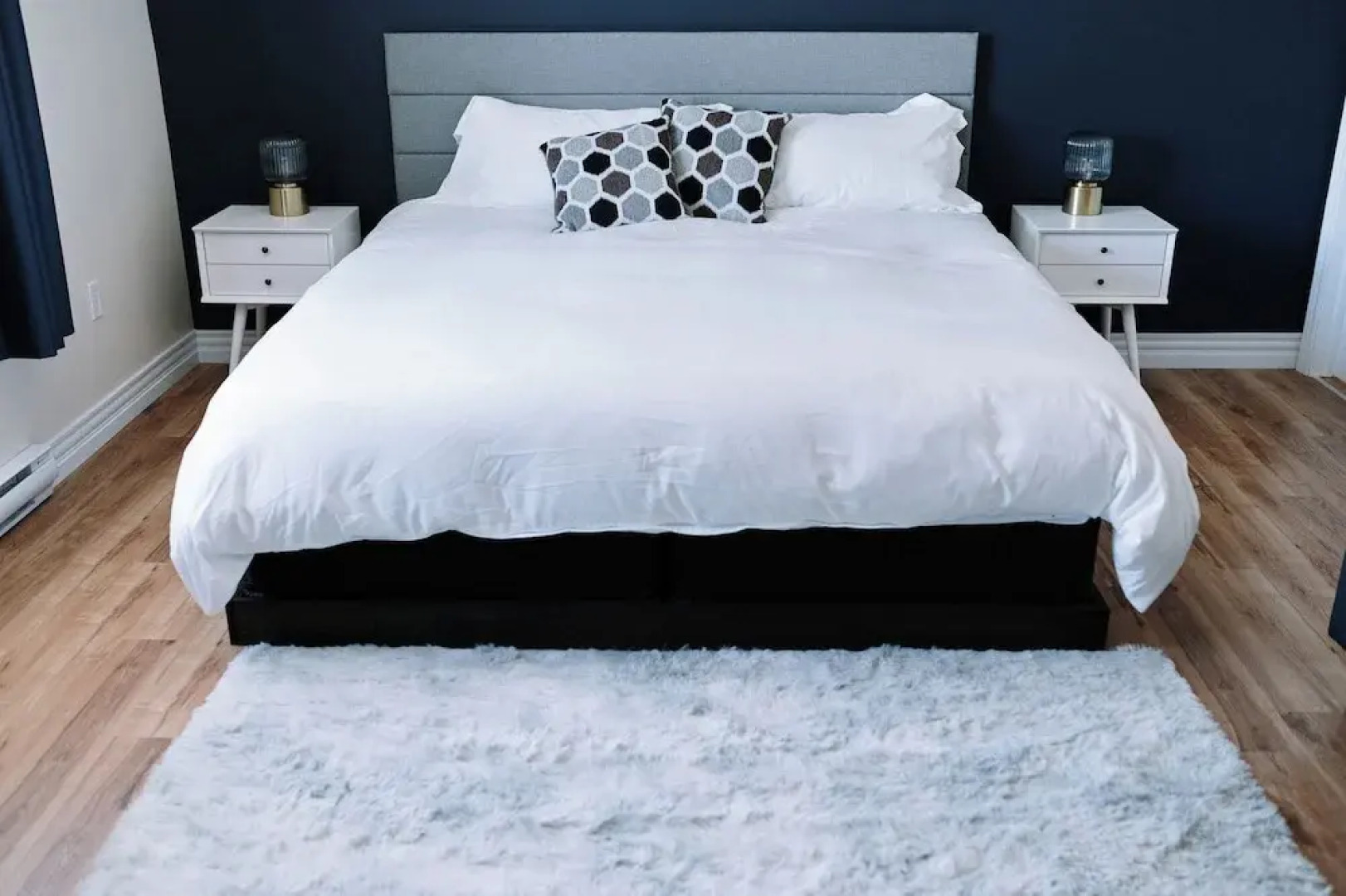 Loyalist Inn & Suites