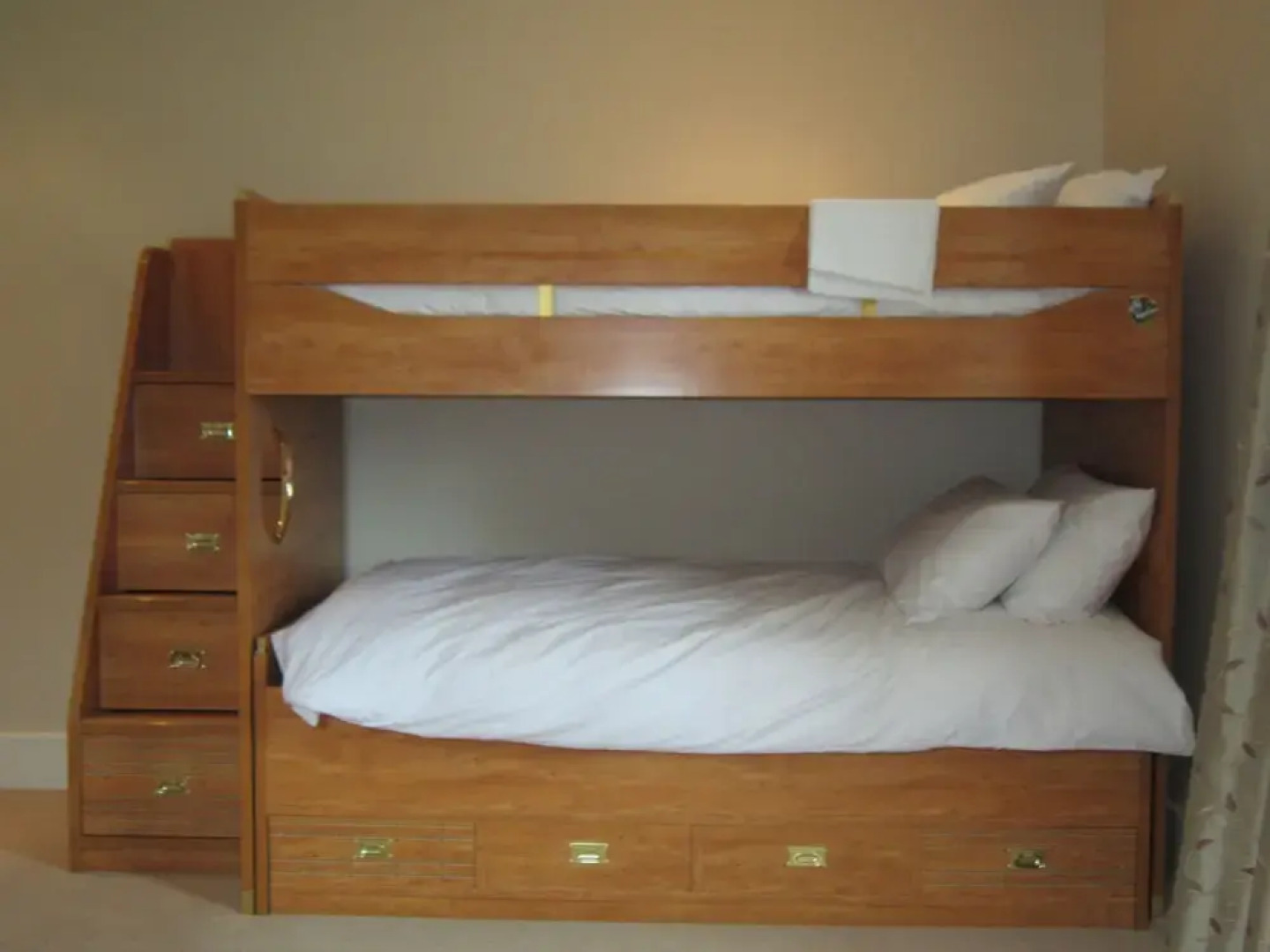 Large Detached Home to Sleep up to 10 People Just 5 Mins From Kenmare Town