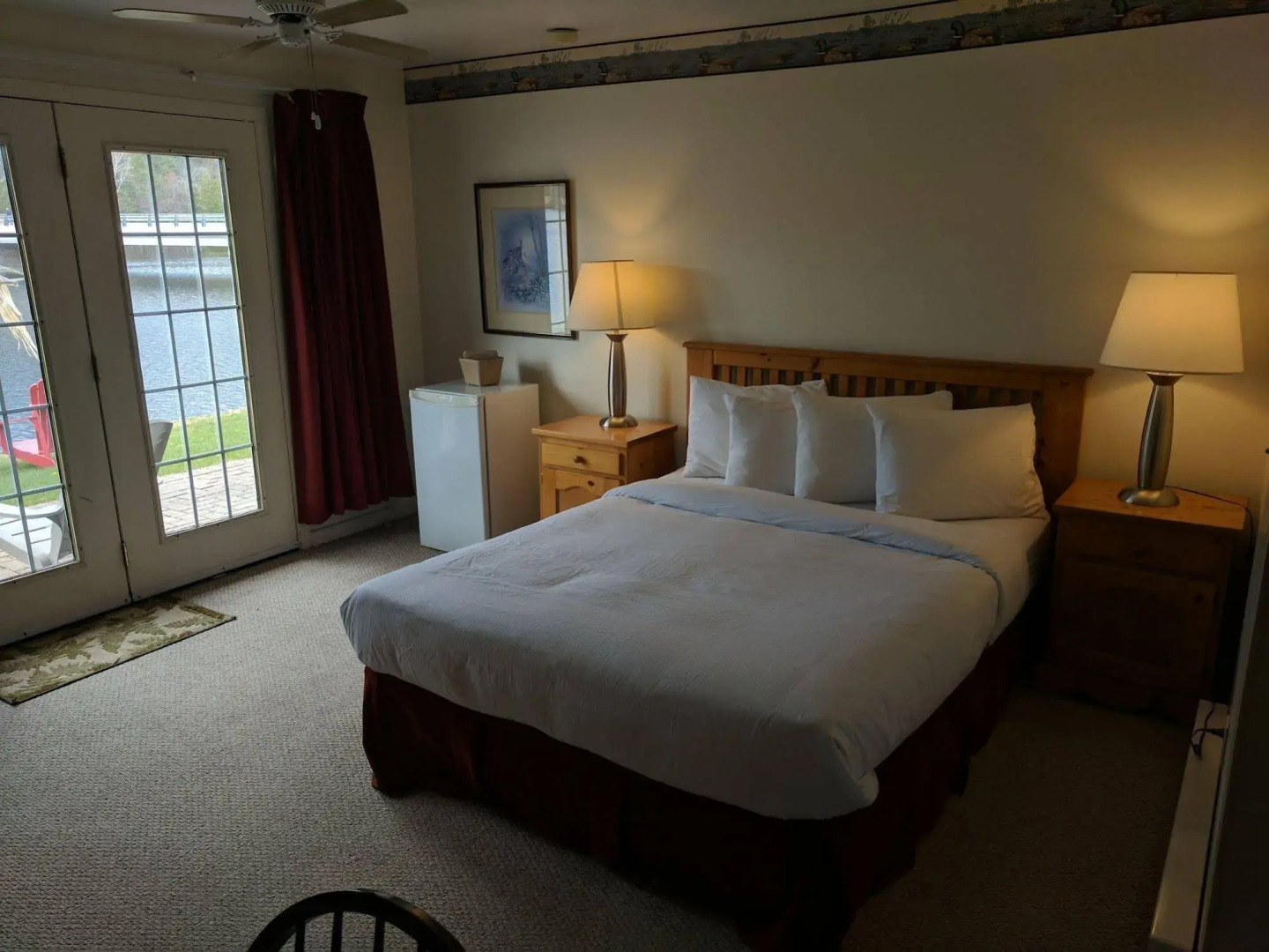 Algonquin Lakeside Inn