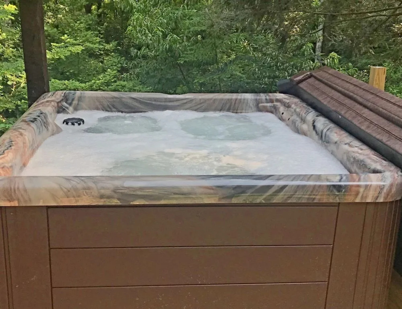 Logged Inn - 3 Br cabin by RedAwning