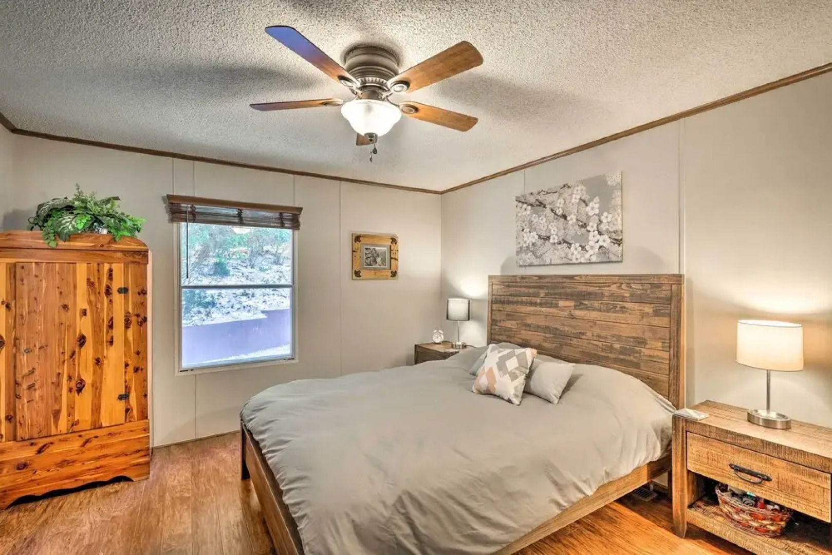 Hot Tub & Fire Pit at Luxe Blue Ridge Bungalow