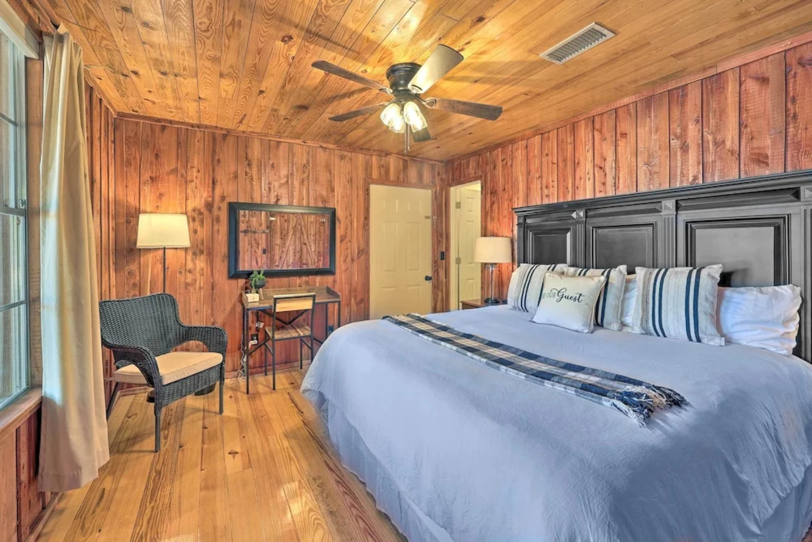 Waterfront Deck: Home on Ouachita River!