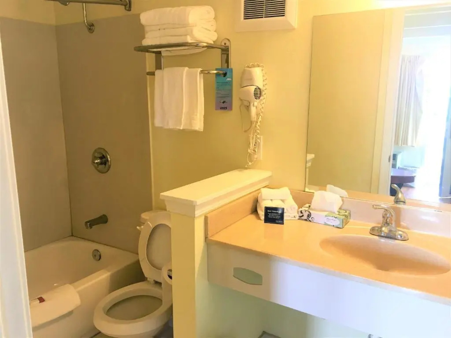 Econo Lodge Inn & Suites Fairfield