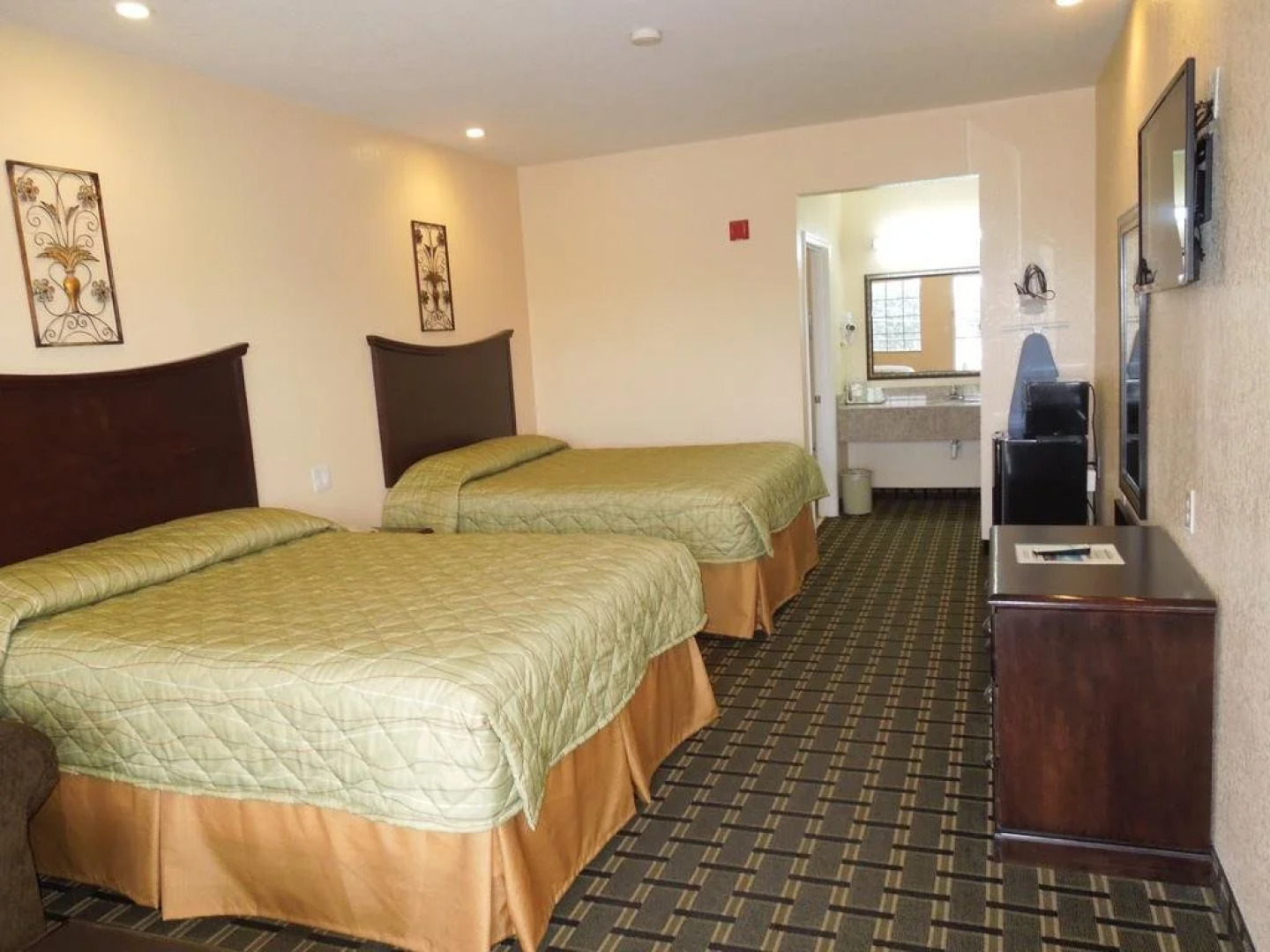Homegate Inn and Suites