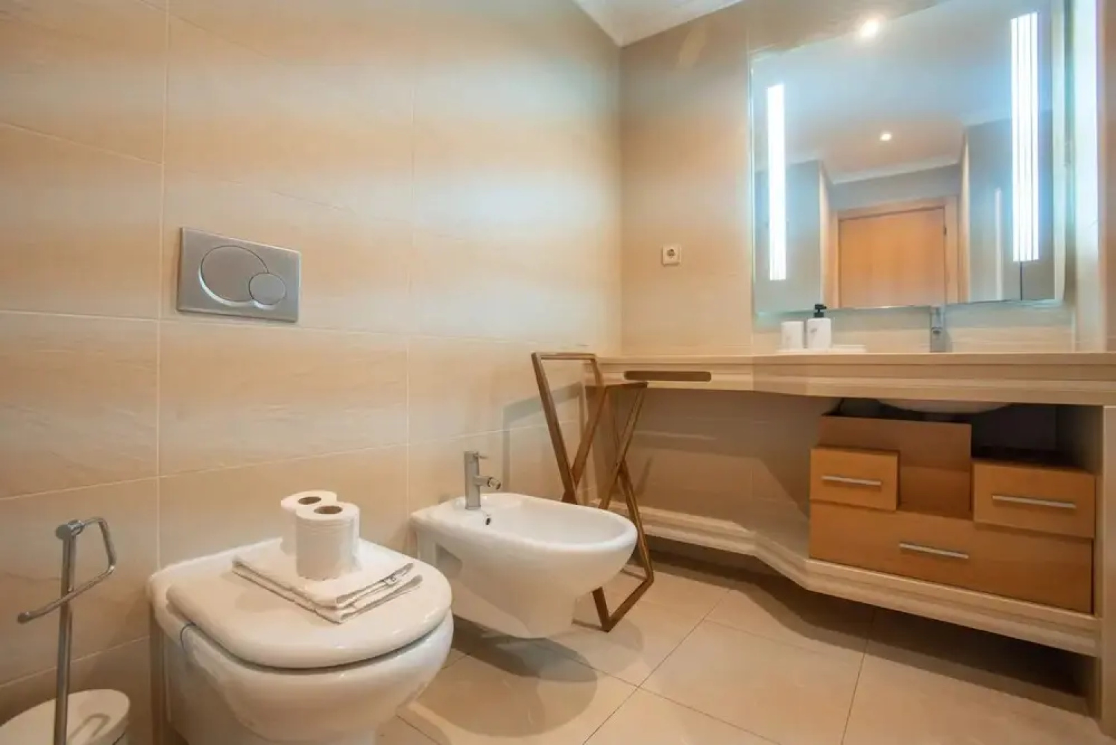 Modern 2-bedroom Flat in Odivelas