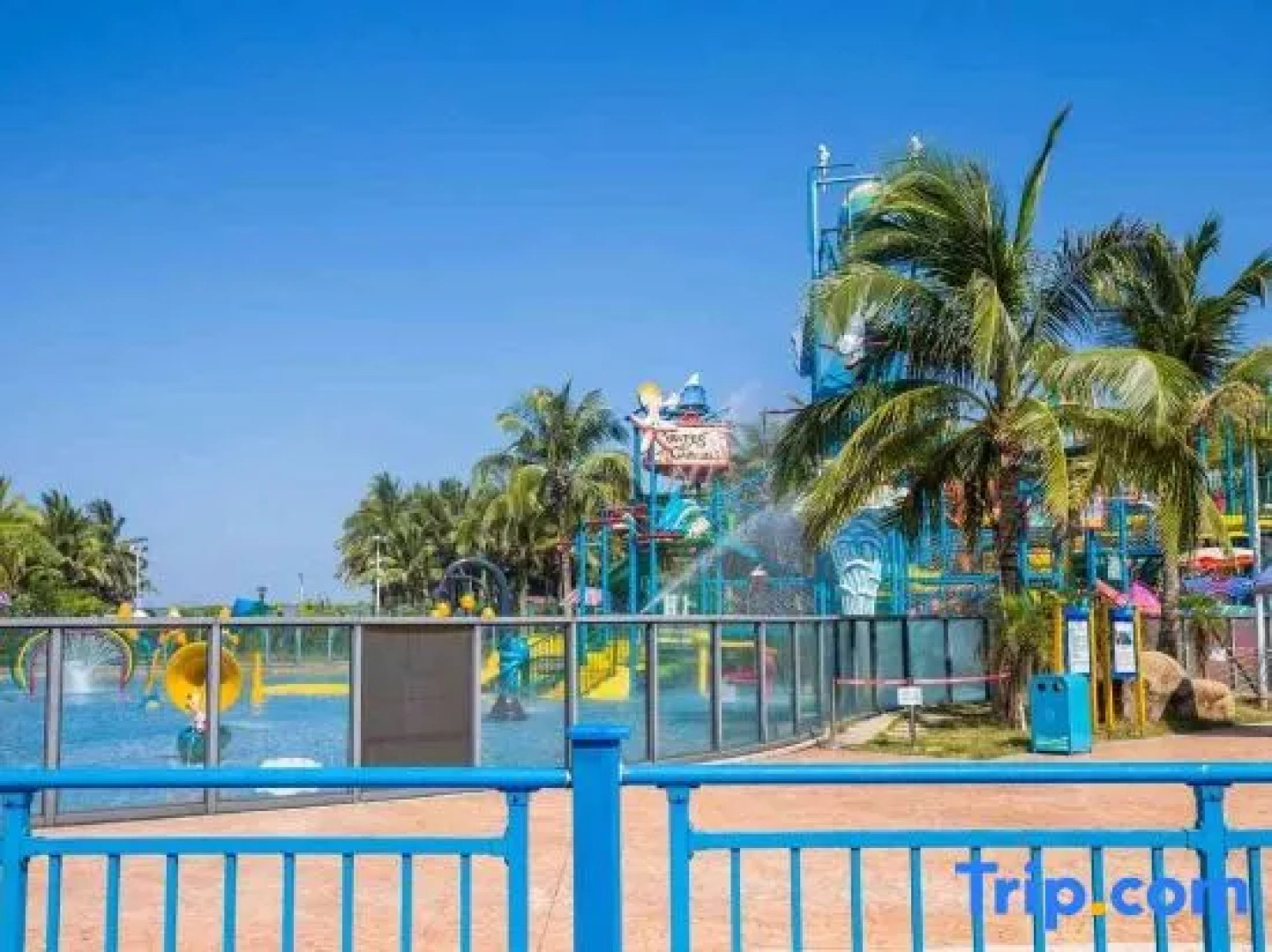 QionghaiBoAoYaZhouWanJiuzhouyang and Scene of Sea Holiday Mansion