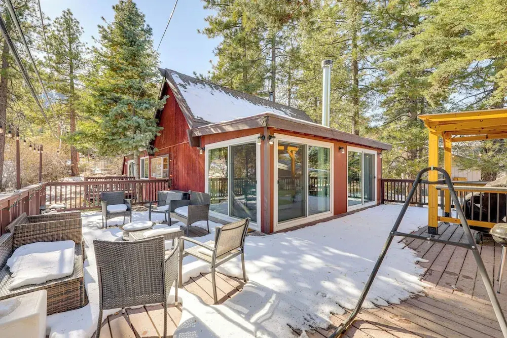 Wraparound Deck & Grill: Wrightwood Cabin Near PCT