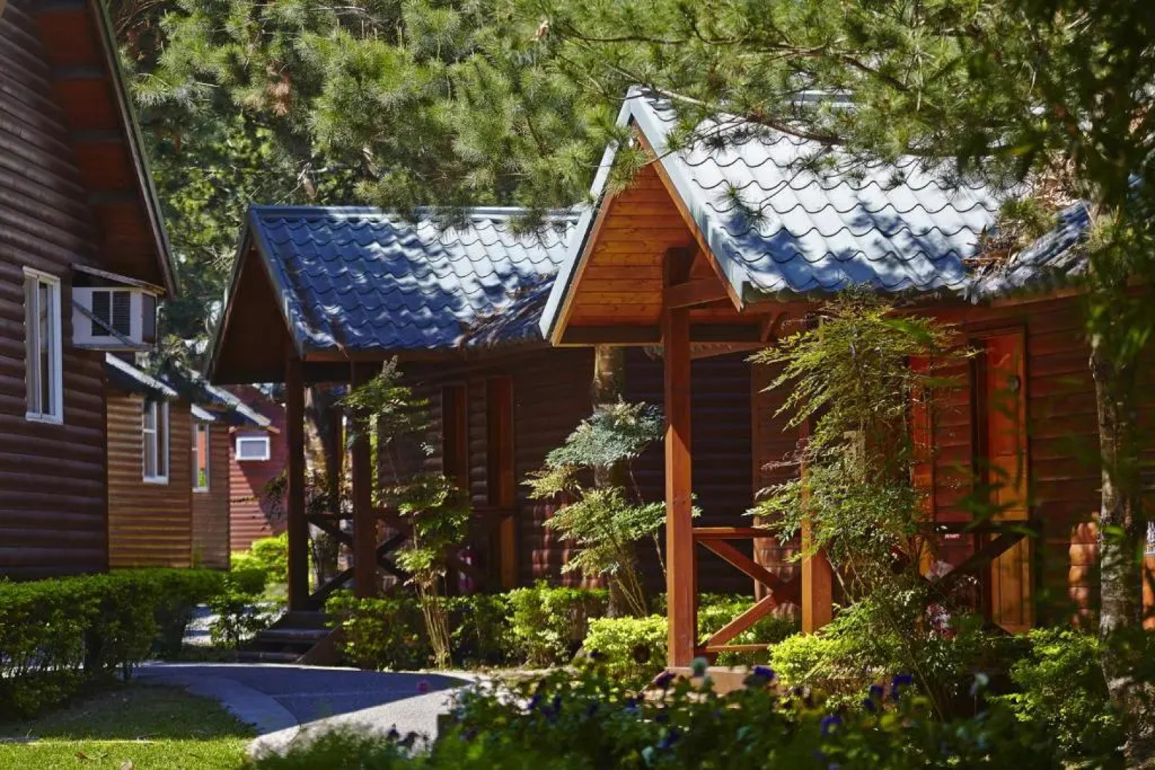 New Era Art Resort and Spa