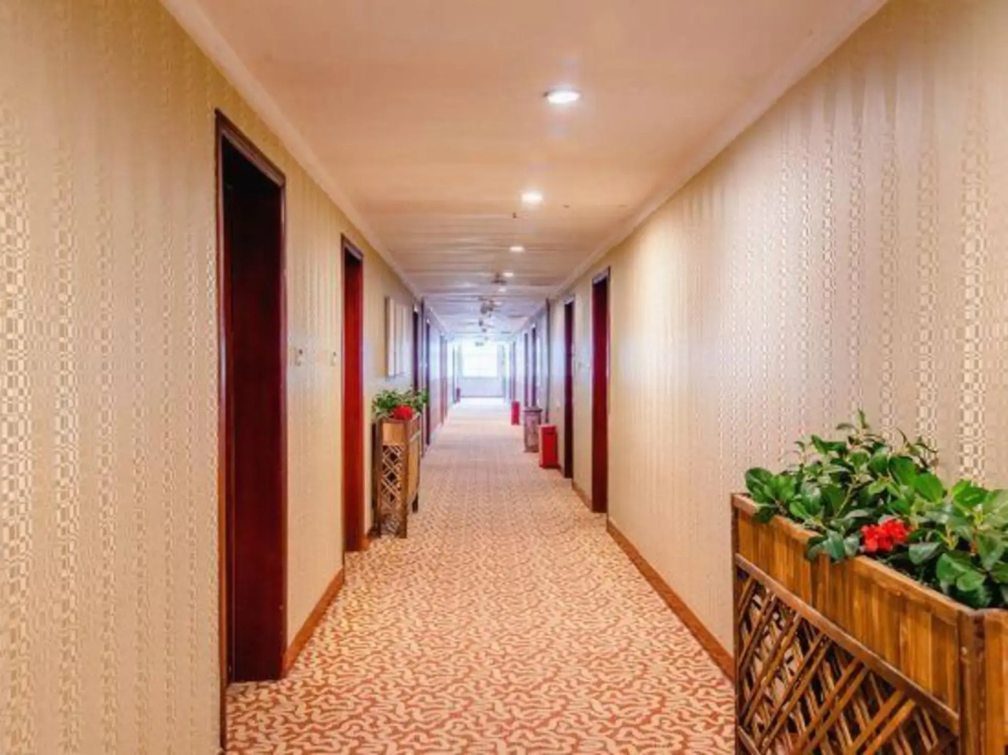 Wanshui Qianshan Hotel