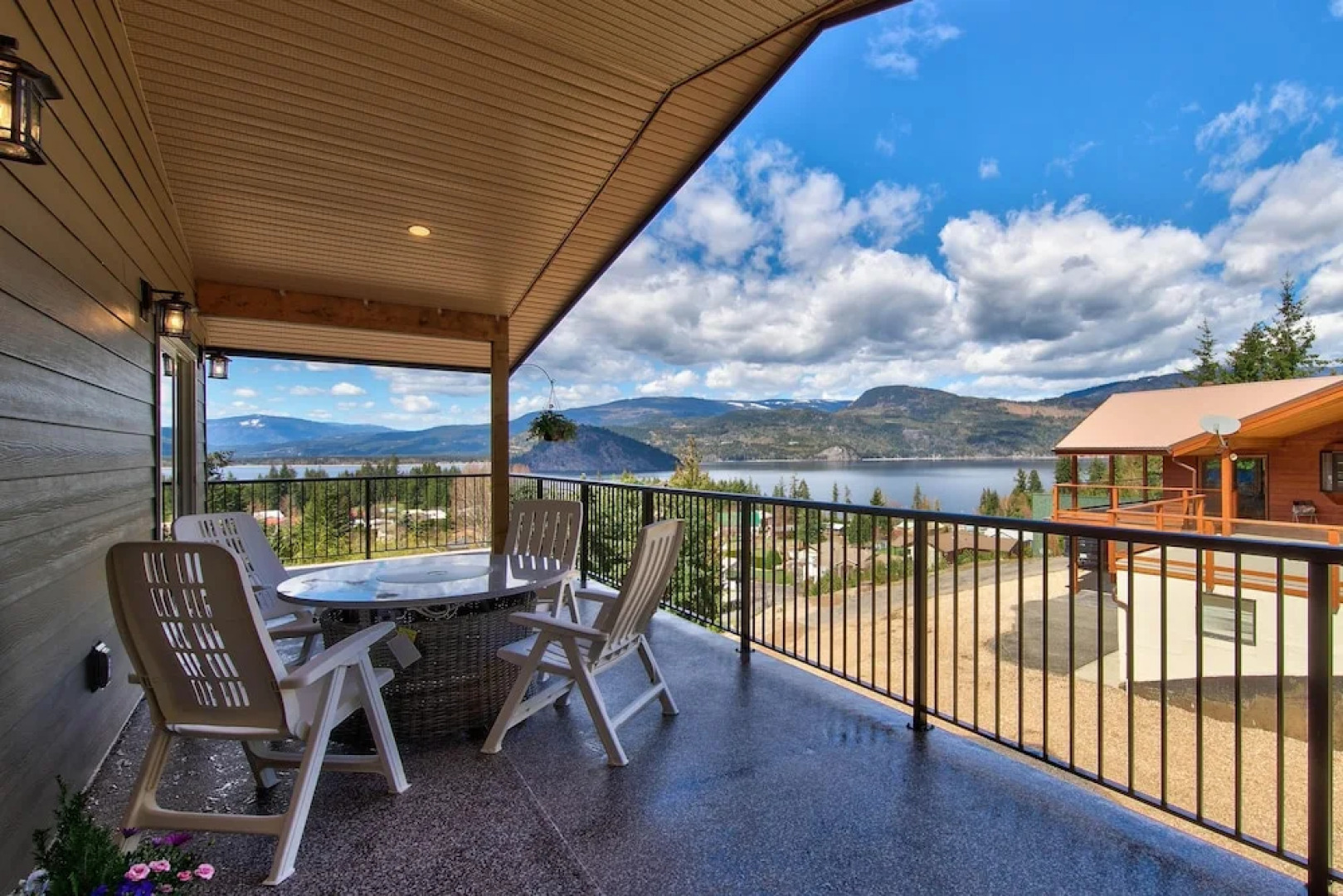 Semi-lakefront Luxury Blind Bay - Spring Specials! 2 Bedroom Cottage by RedAwning