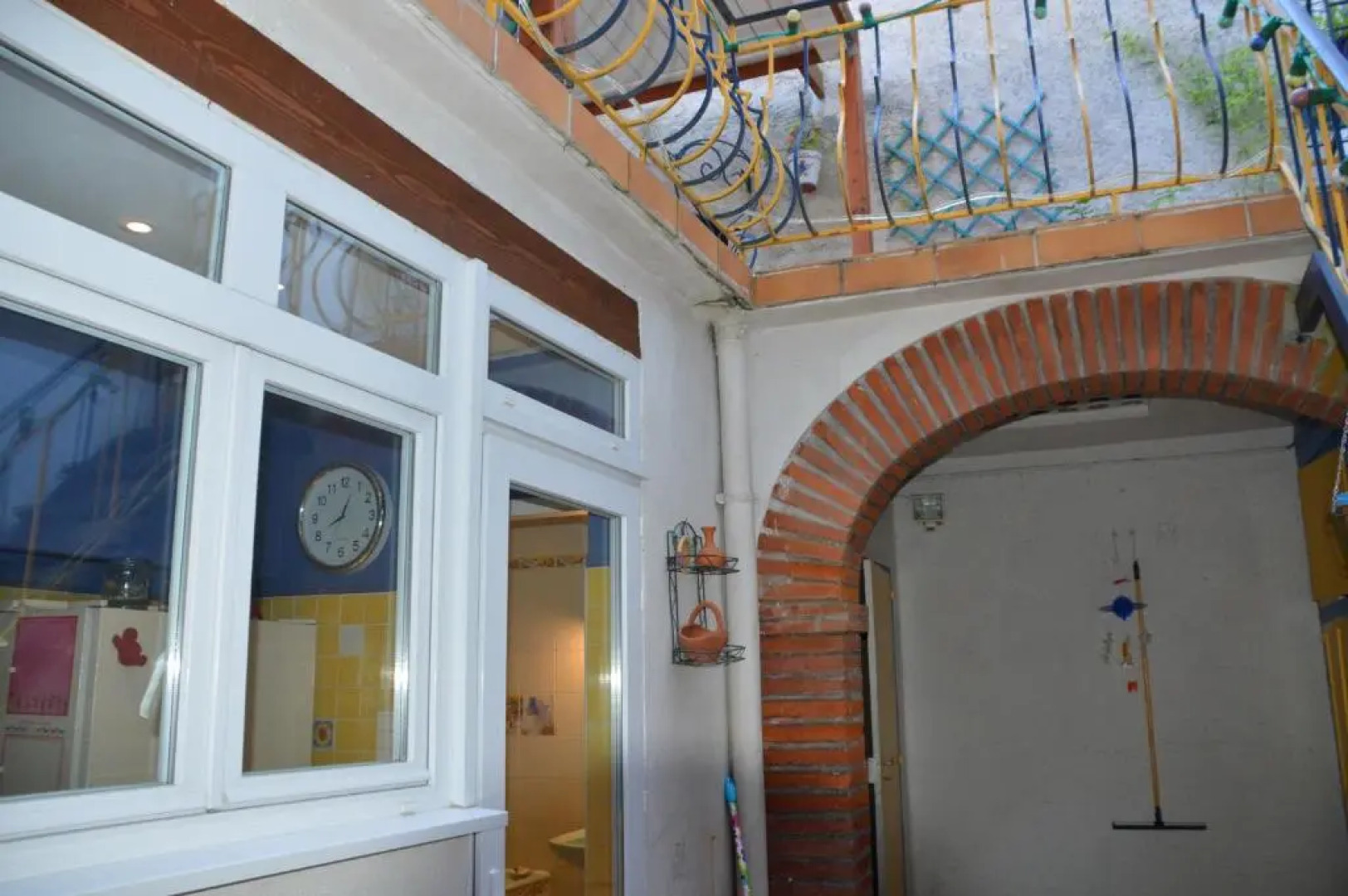 Volets Bleus et Briques Rouges