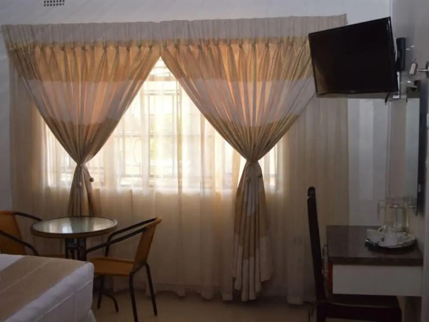 Crown Guest Lodge