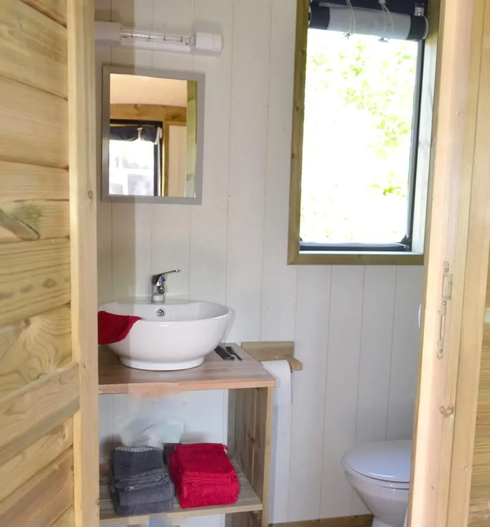 Bungalow With 2 Bedrooms in Commequiers, With Pool Access and Terrace - 27 km From the Beach