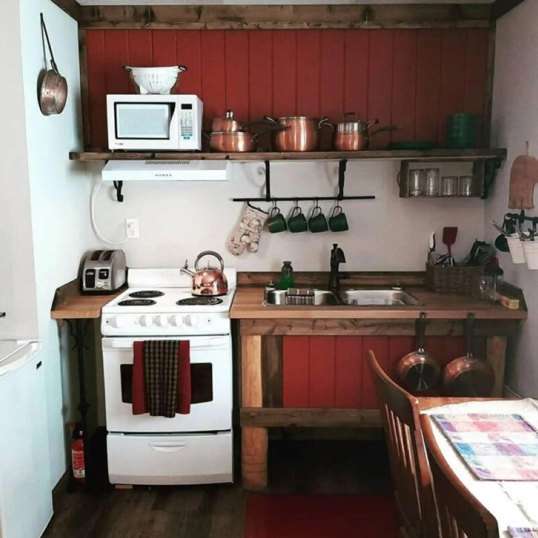 Arctic Divide Inn & Motel