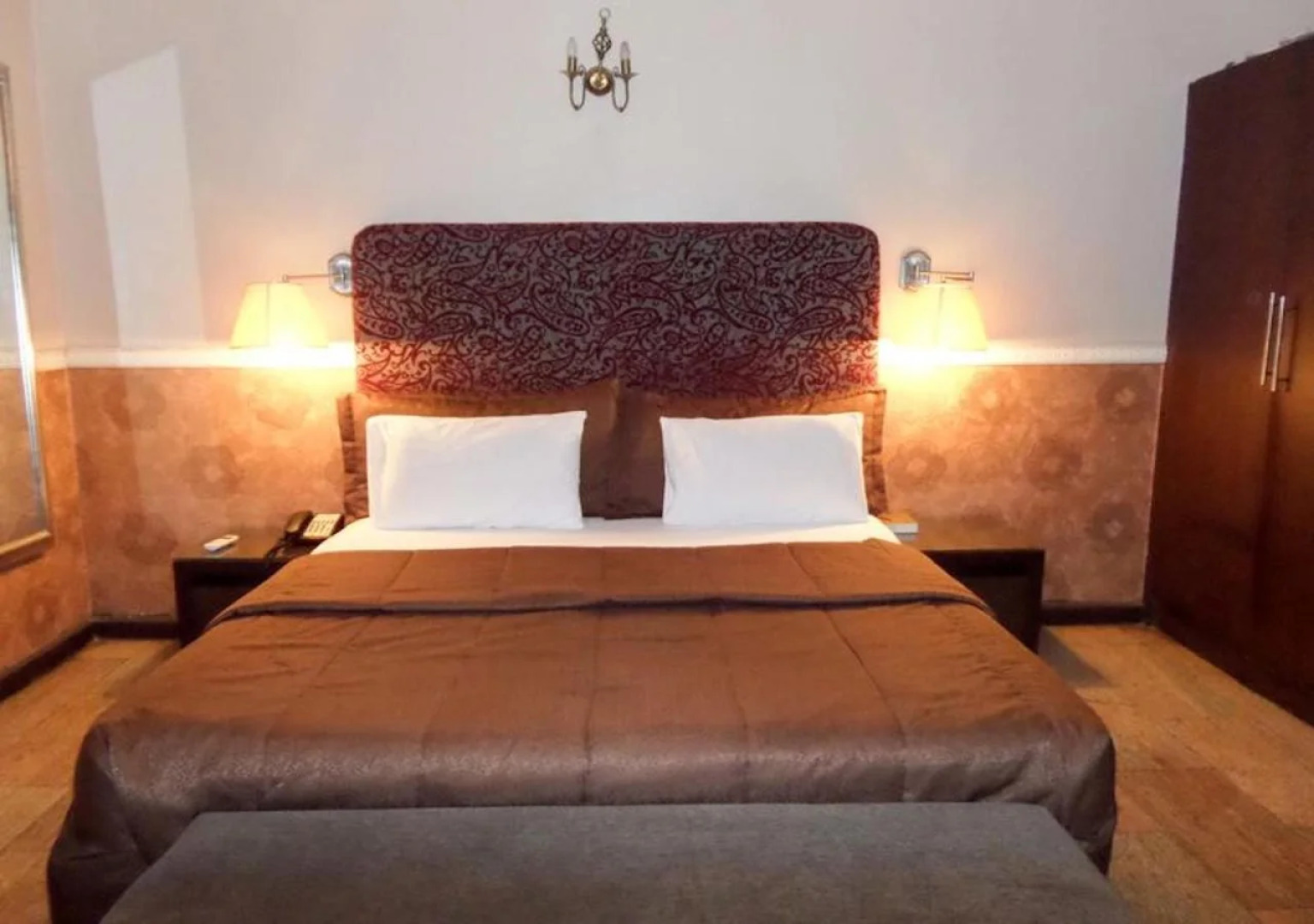 Manyxville Hotel & Suites