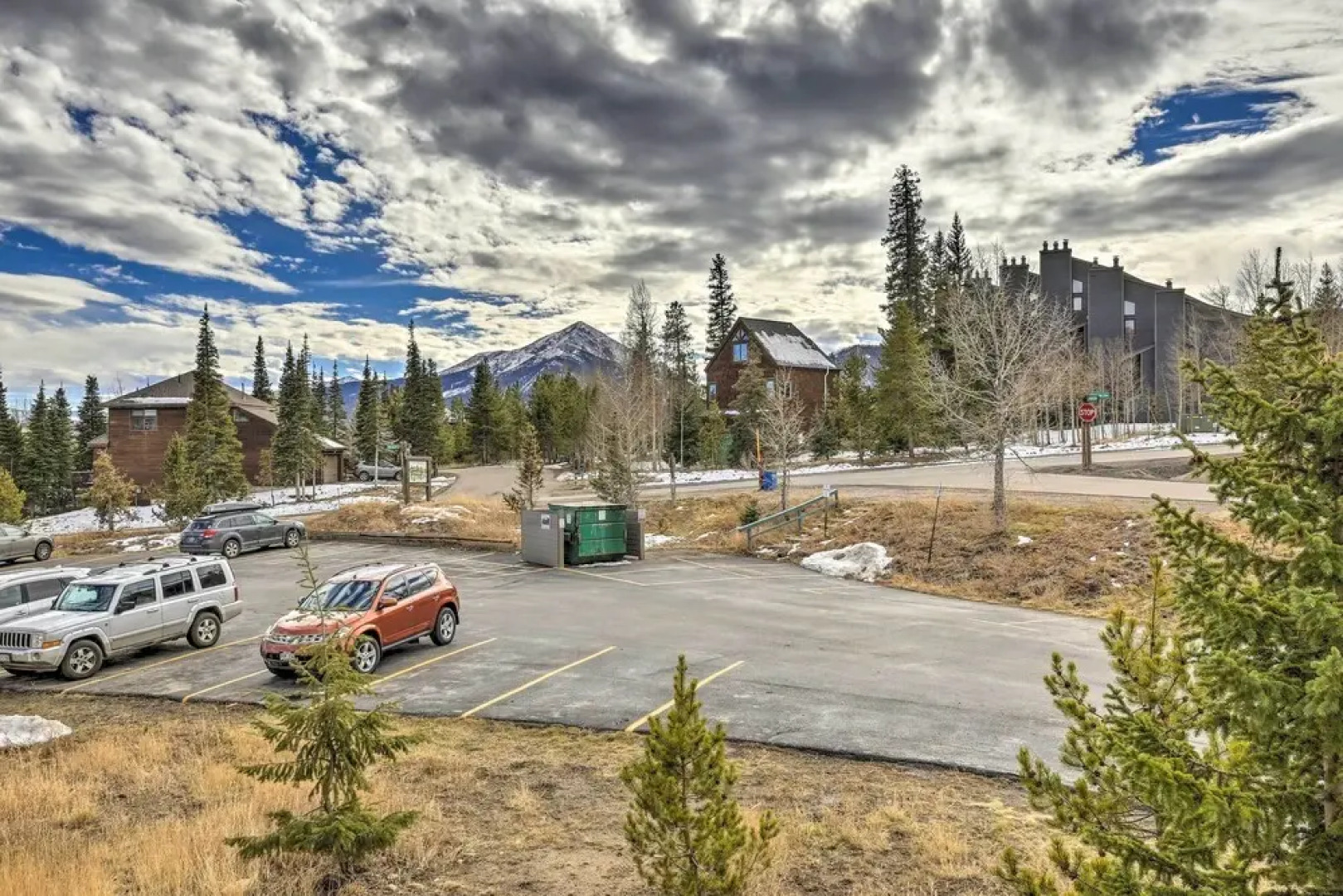 Ski & Hike: Mtn-view Condo in Silverthorne!