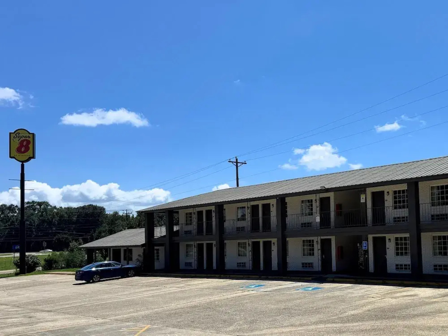 Super 8 by Wyndham Picayune