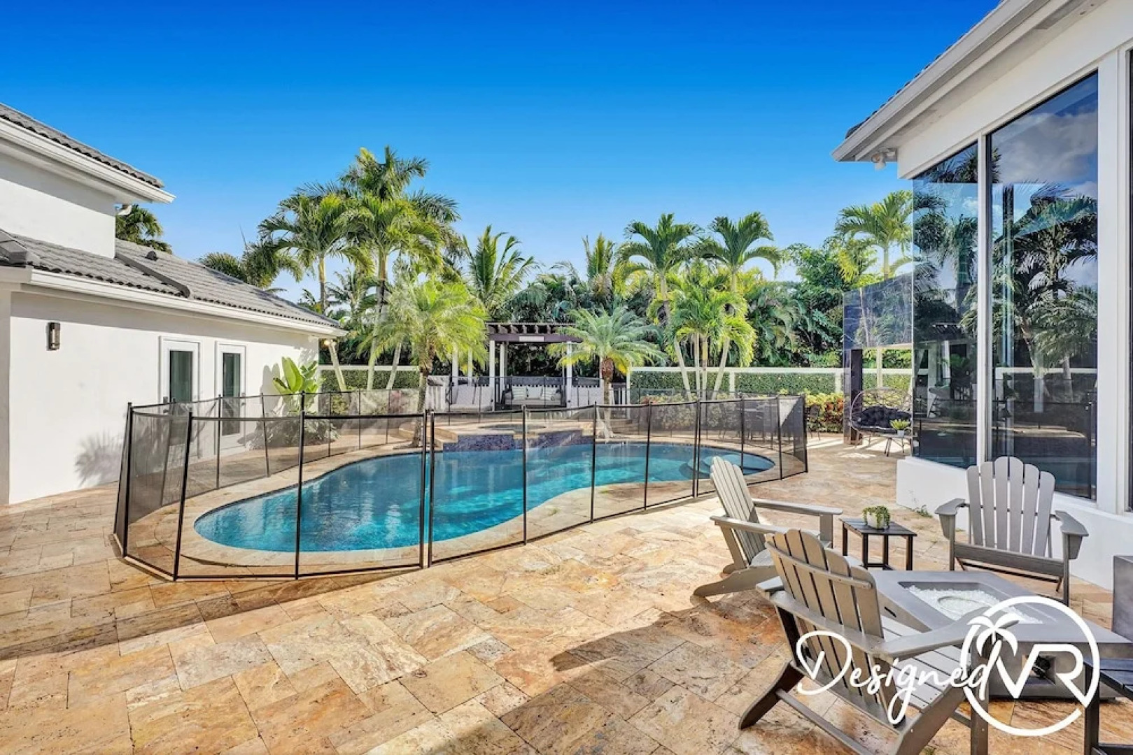 Sophia's Compound resort w heated pool