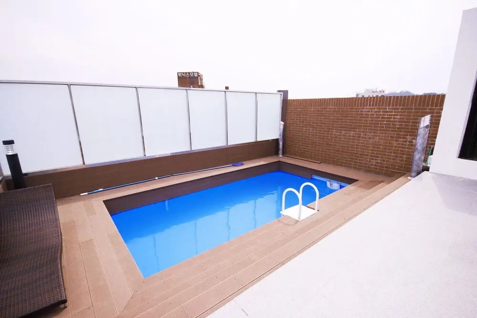 Yeongju Case Business Hotel