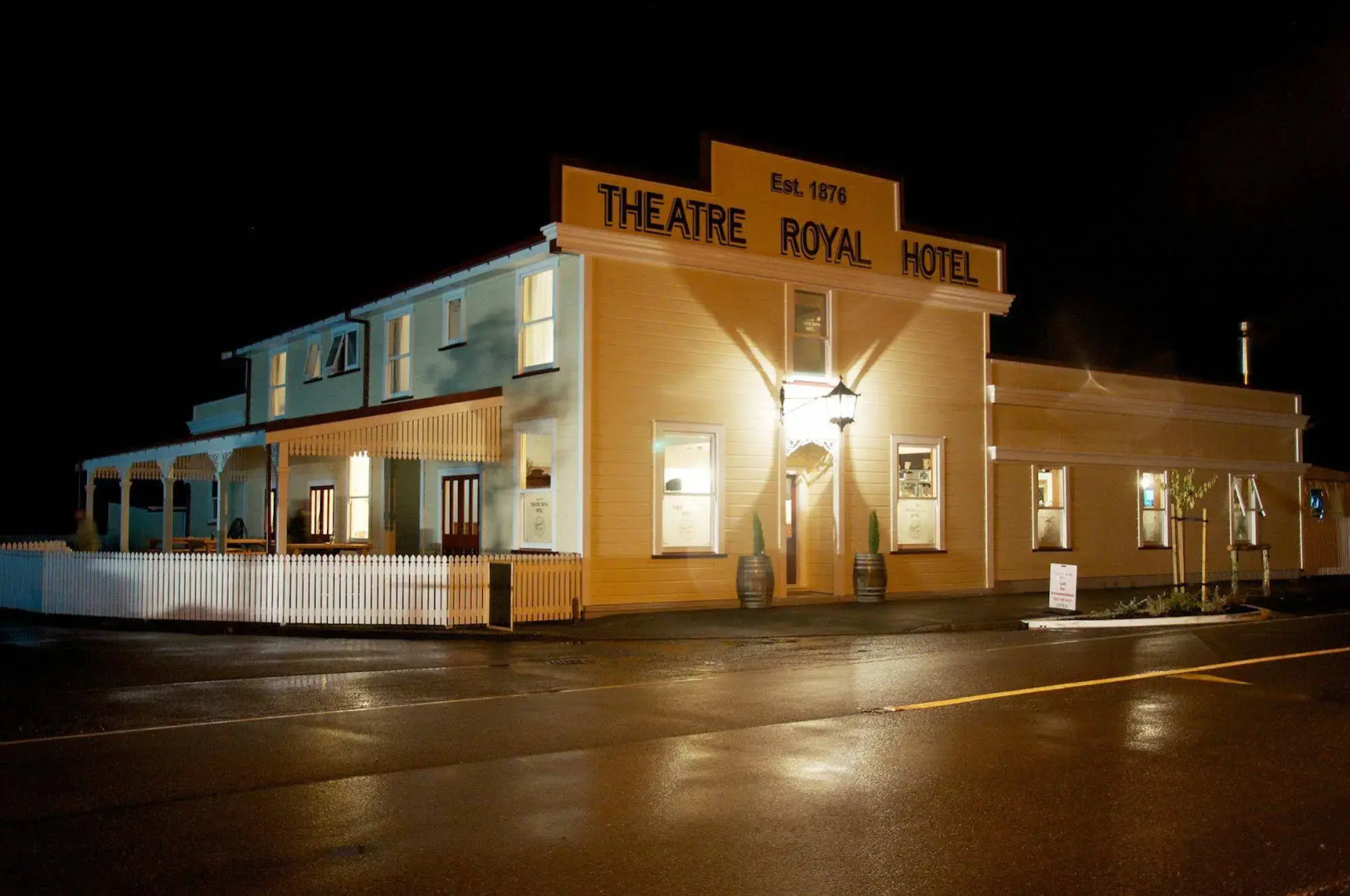 Theatre Royal Hotel Kumara