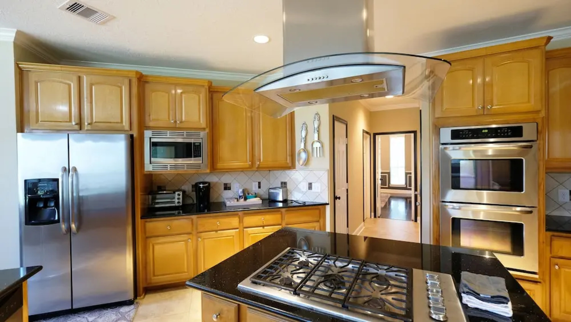 5Bdrm 3.5Bath 12Beds - HOME BIG AS TEXAS