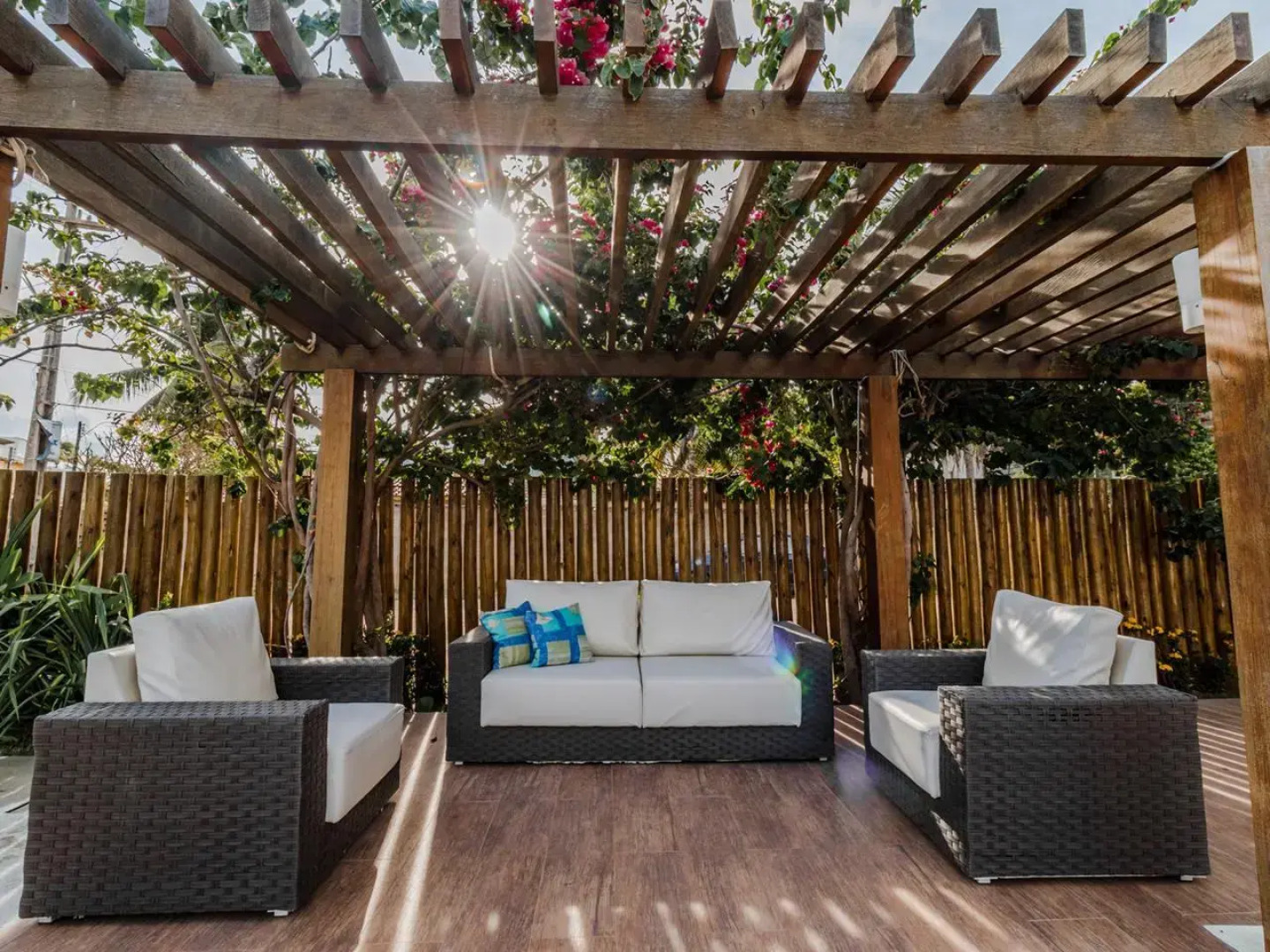 Wave Suítes Hotel & Lounge Bar