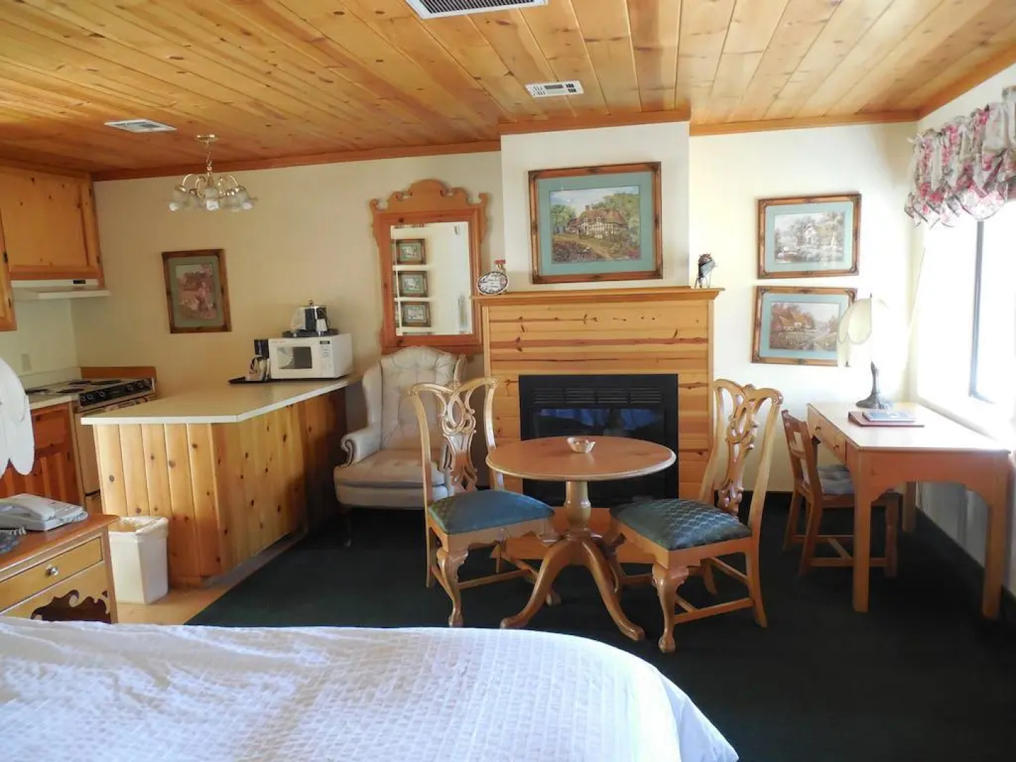 Whispering Pines Lodge