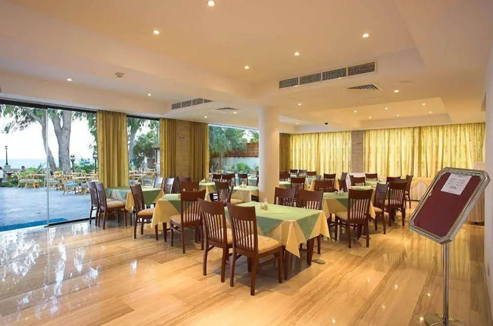 Aquarius Beach Hotel