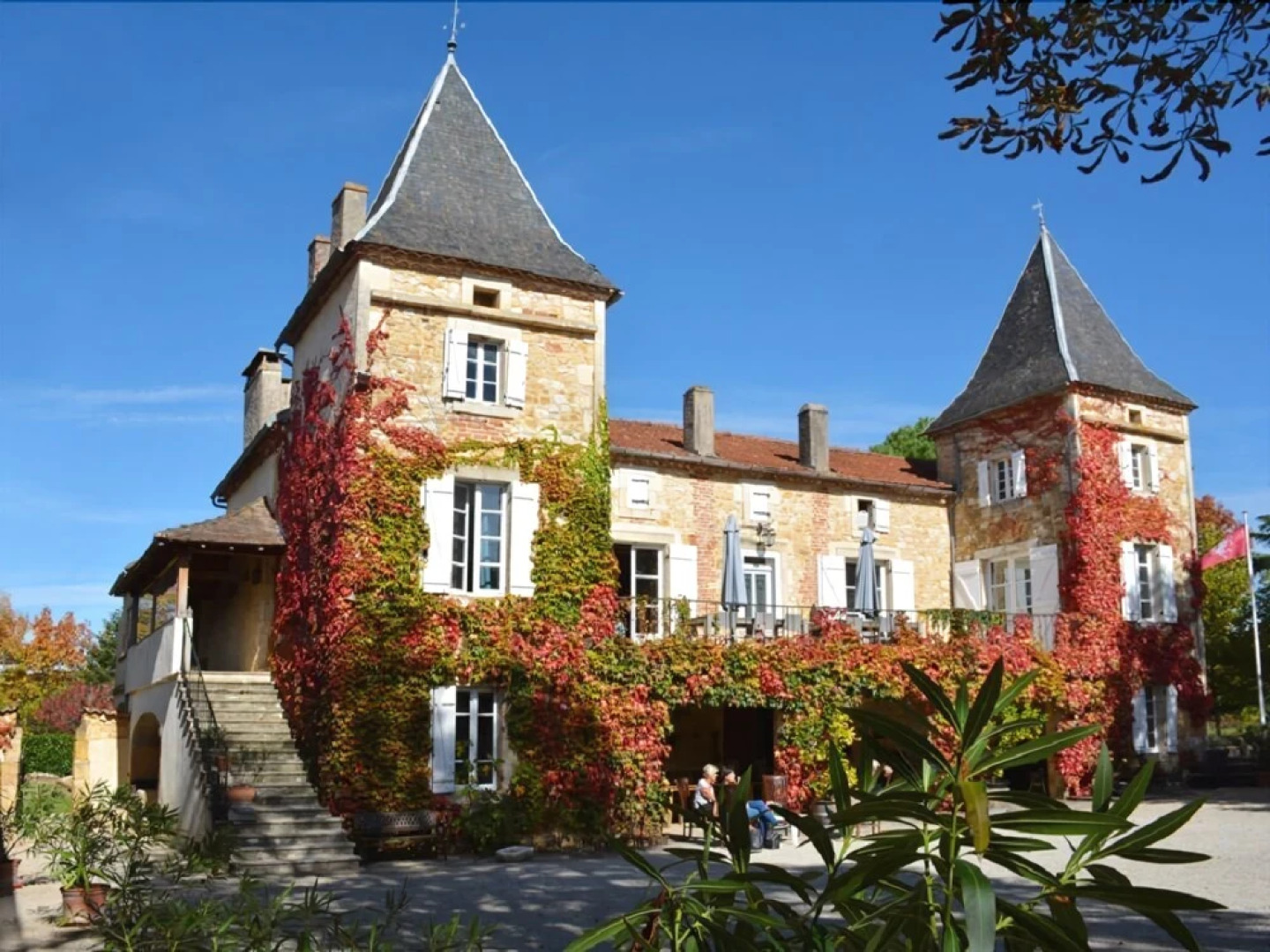 Wonderful location for weddings and parties by French château