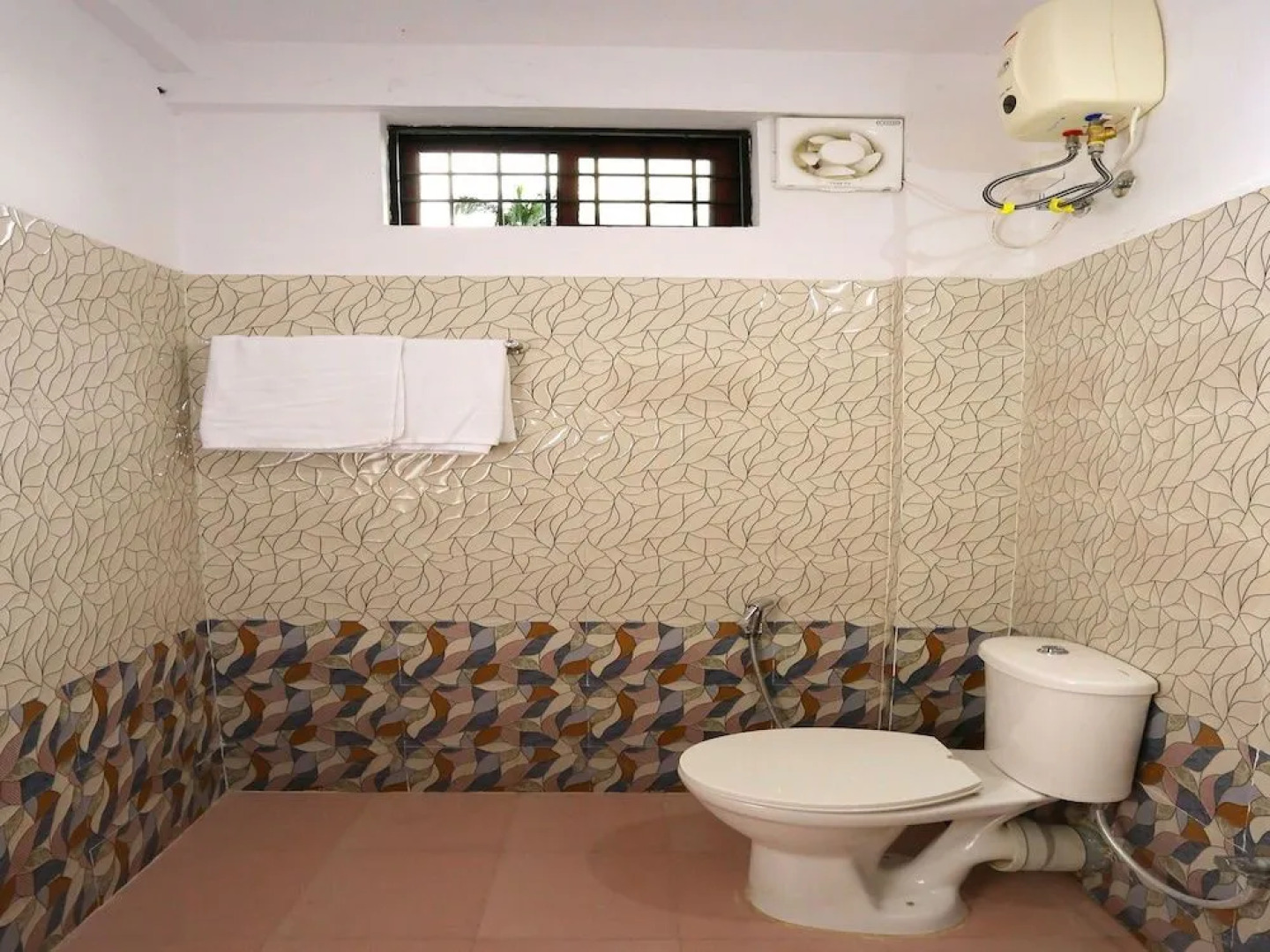 OYO 9620 Hotel Emza Residency