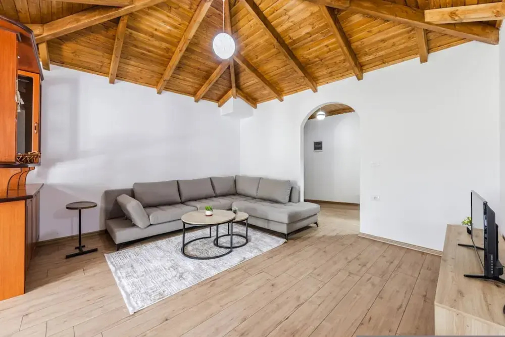 Hillside Apartment Gjirokast r