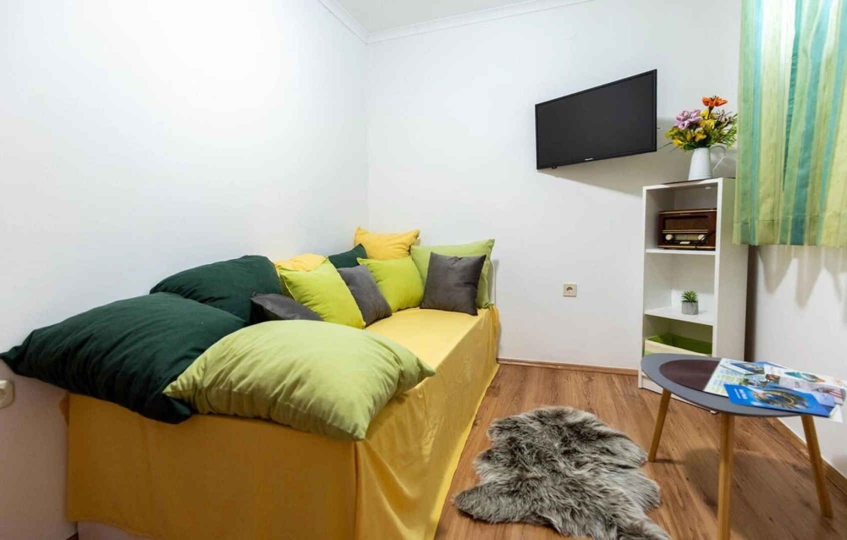 Nice Apartment in Ploce With Wifi and 5 Bedrooms